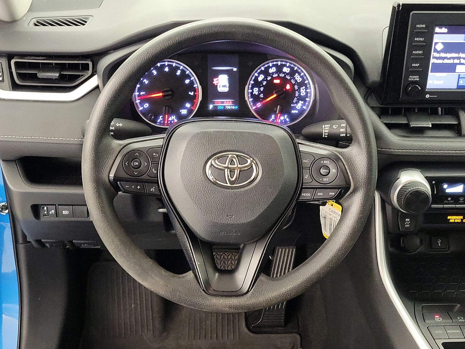 2021 Toyota RAV4 LE - Photo 11