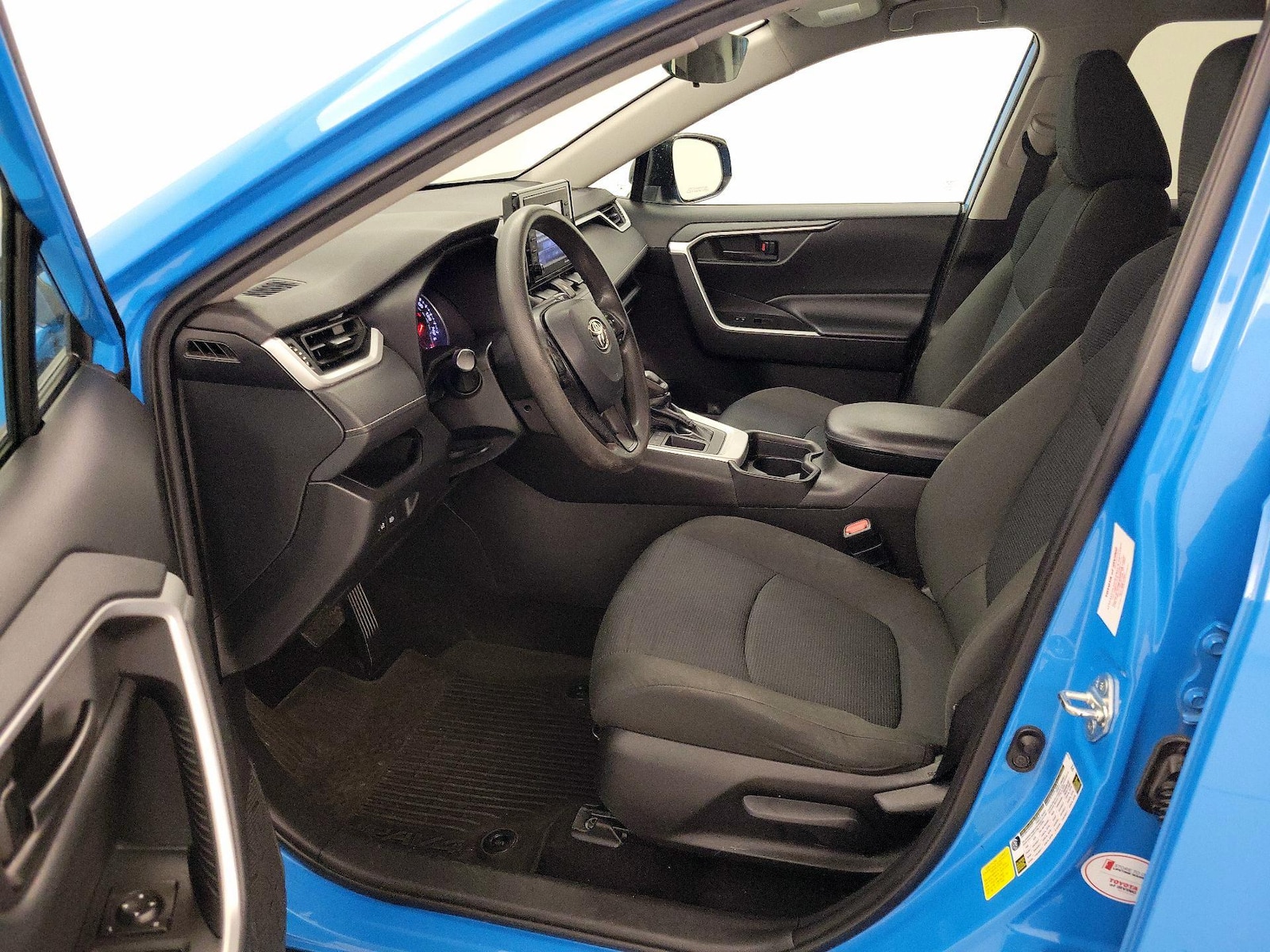 2021 Toyota RAV4 LE - Photo 12