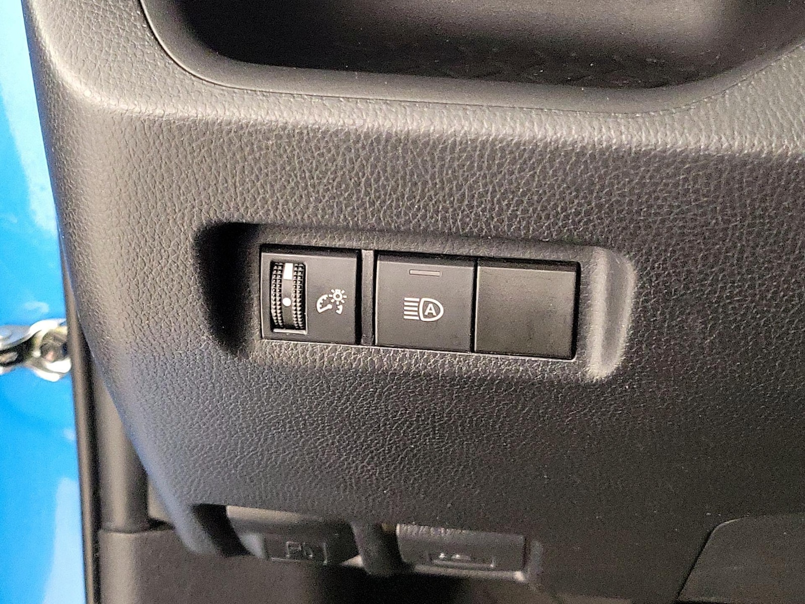 2021 Toyota RAV4 LE - Photo 14