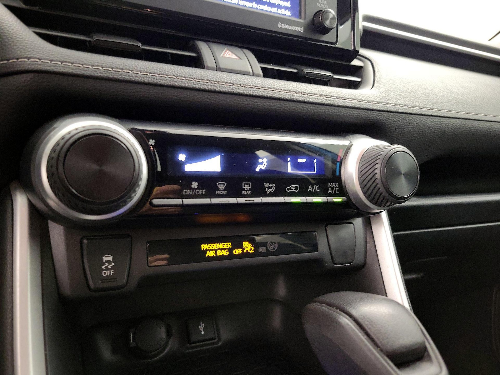 2021 Toyota RAV4 LE - Photo 17