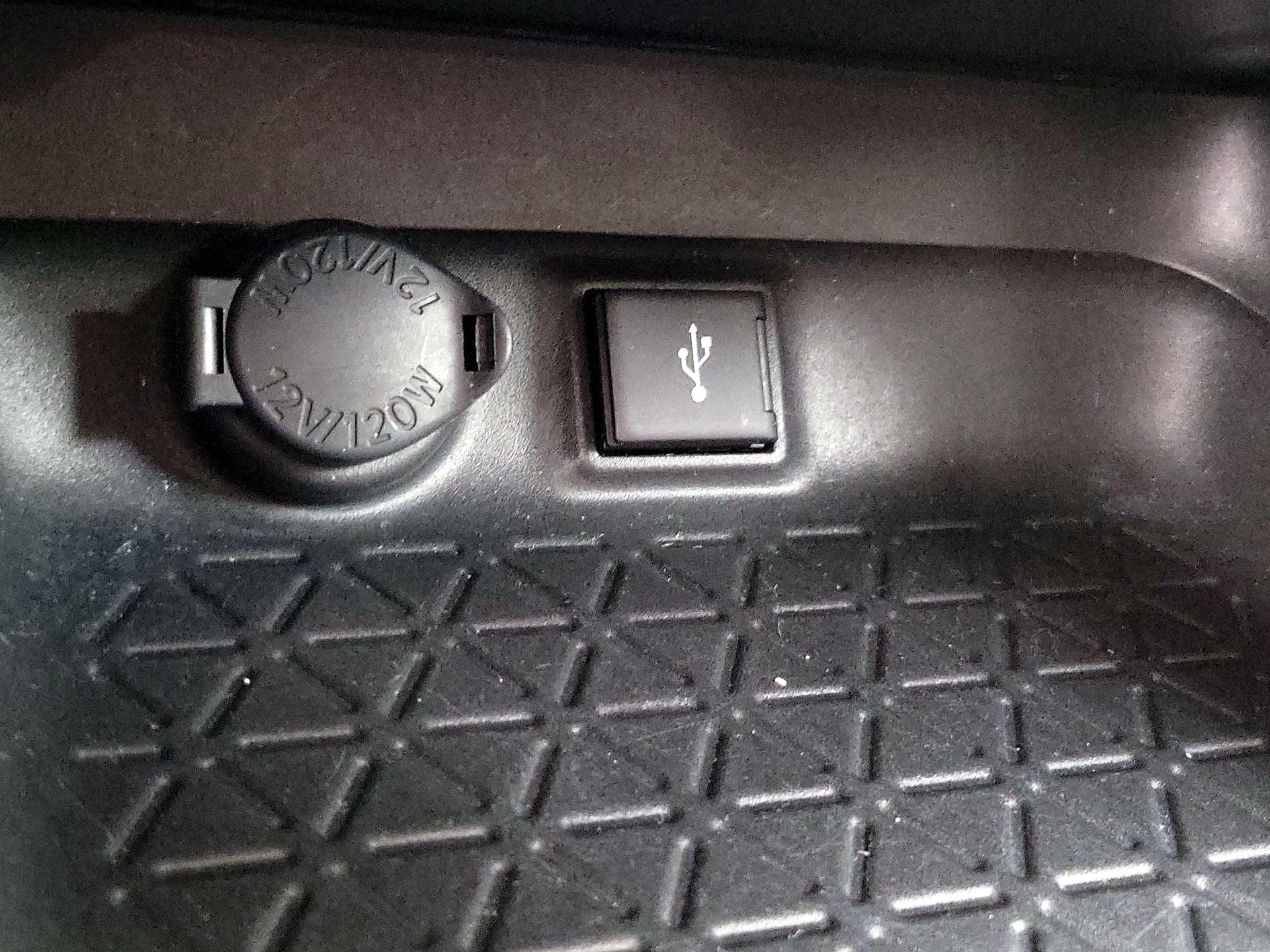 Thumbnail: 2021 Toyota RAV4 - 18