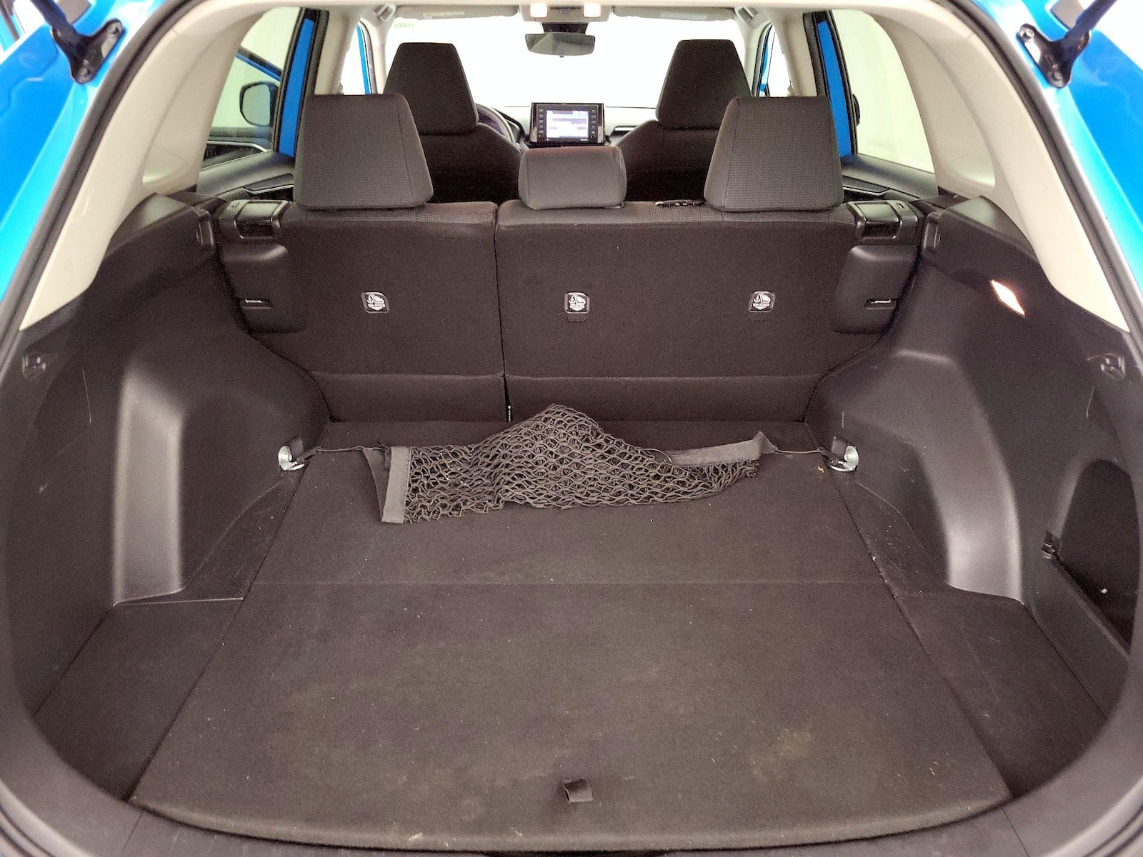 2021 Toyota RAV4 LE - Photo 21