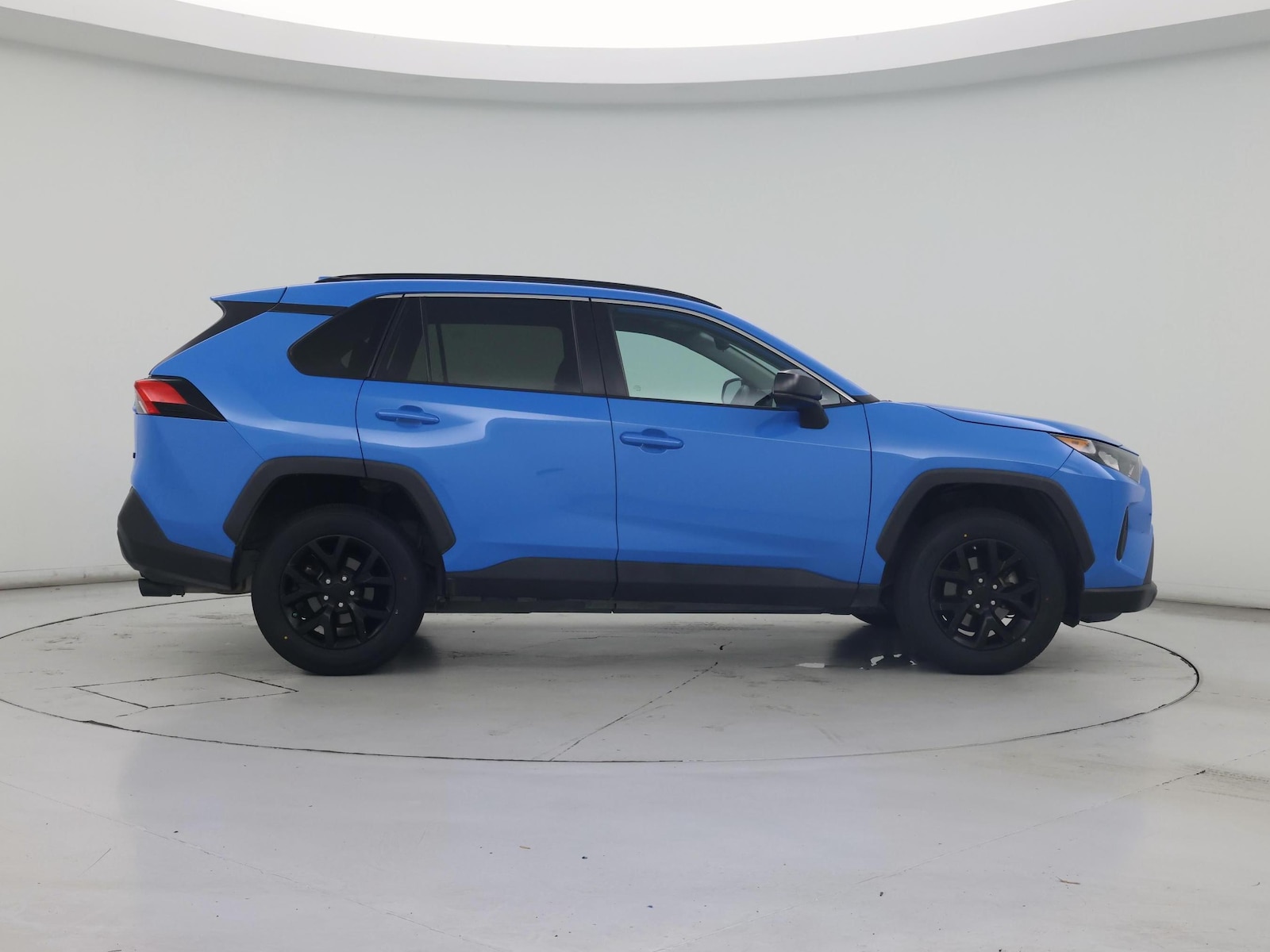 2021 Toyota RAV4 LE - Photo 8