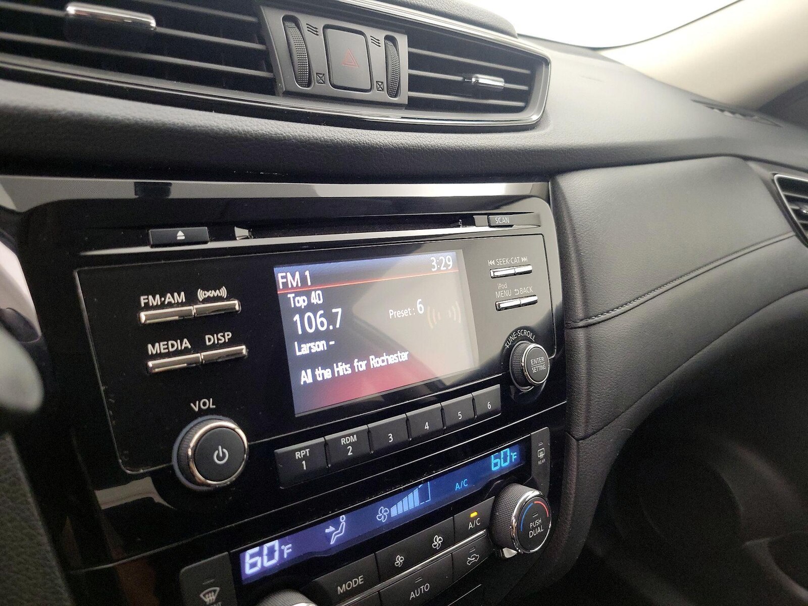 2017 Nissan Rogue SV - Photo 14