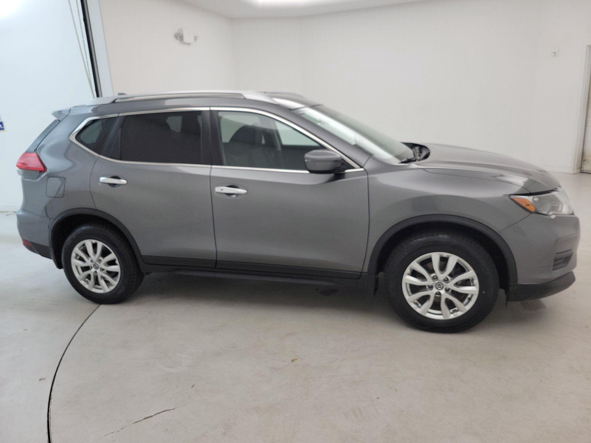 Thumbnail: 2017 Nissan Rogue - 4