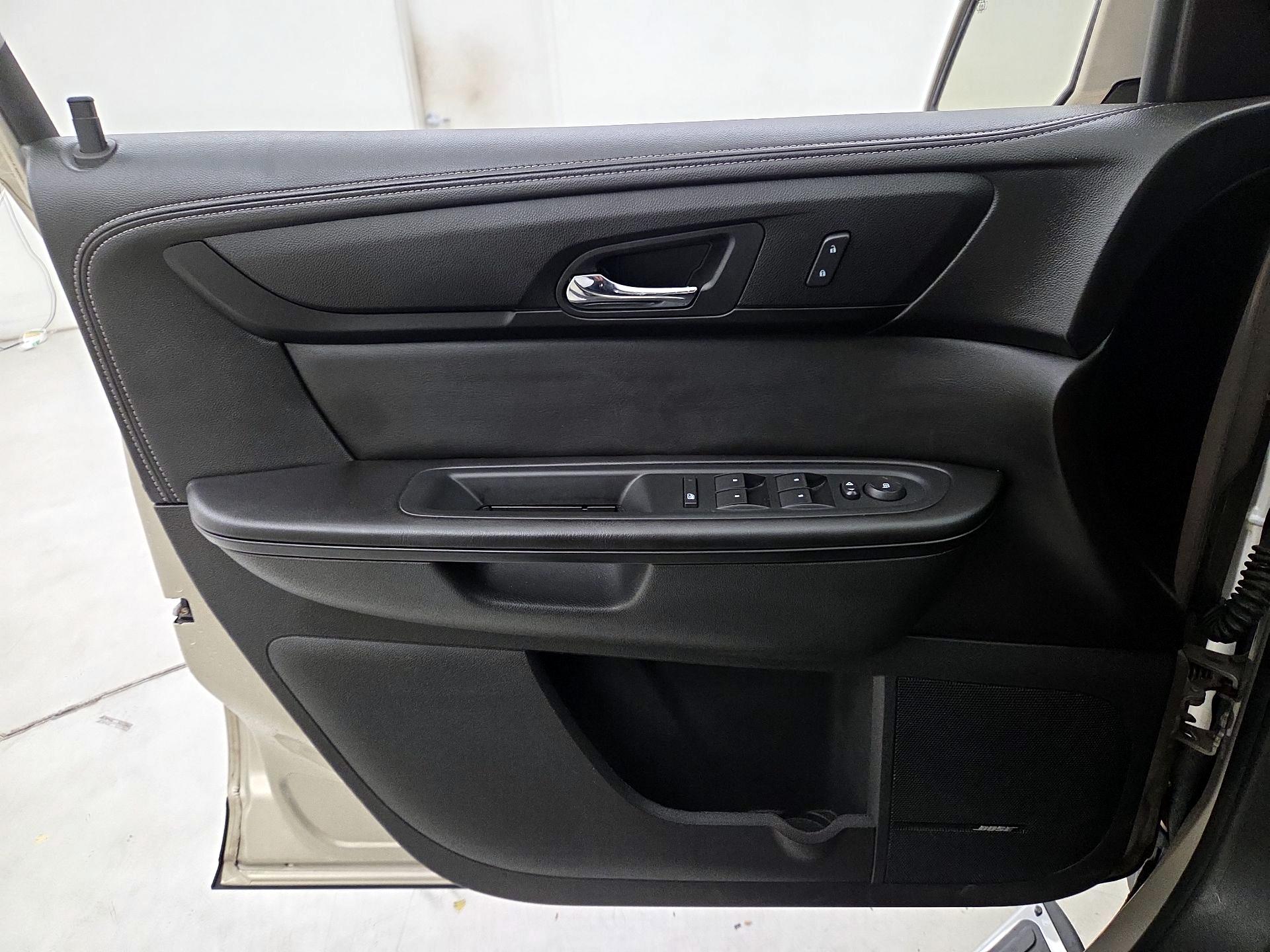 Thumbnail: 2015 Chevrolet Traverse - 12