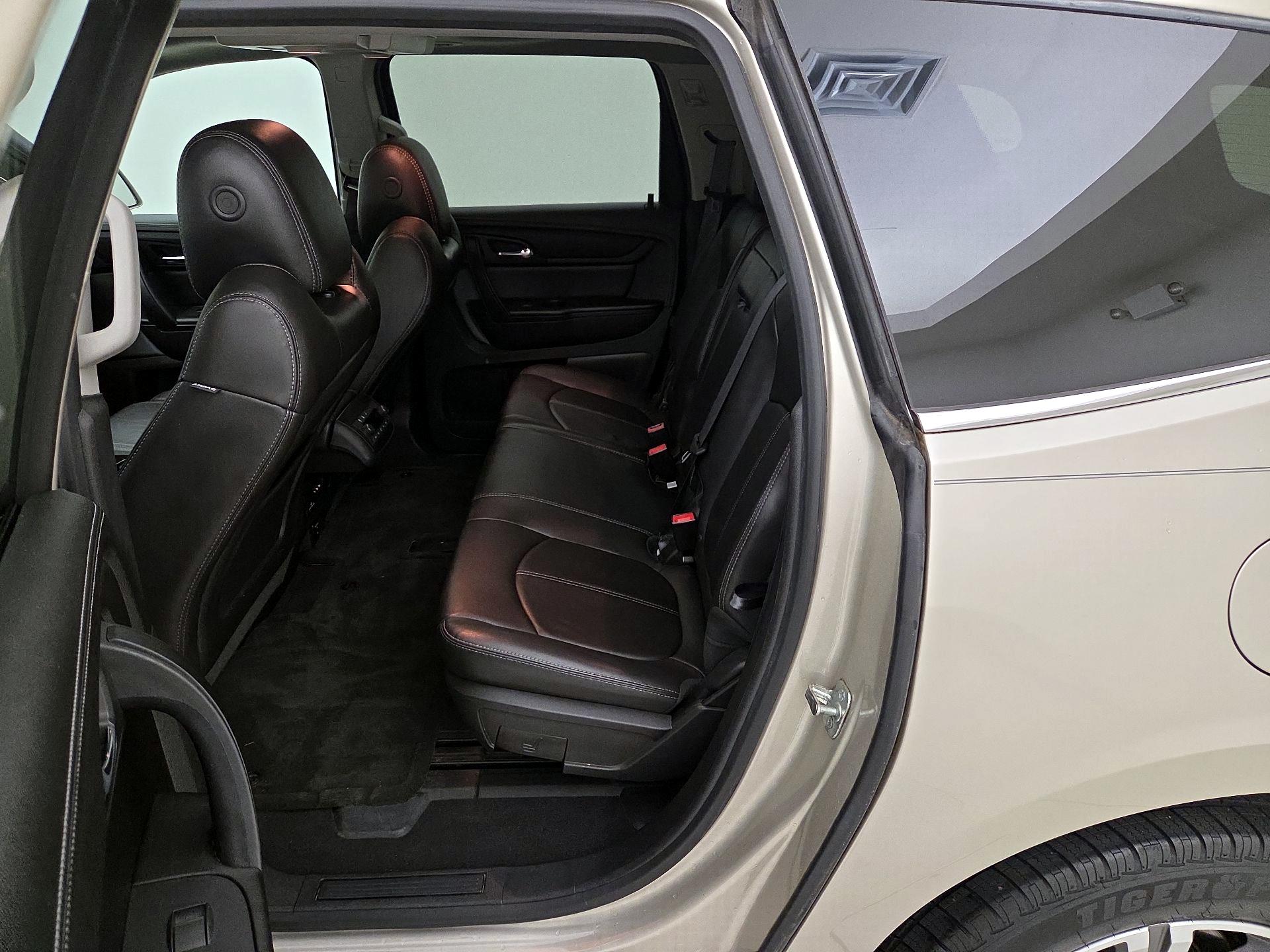 Thumbnail: 2015 Chevrolet Traverse - 18