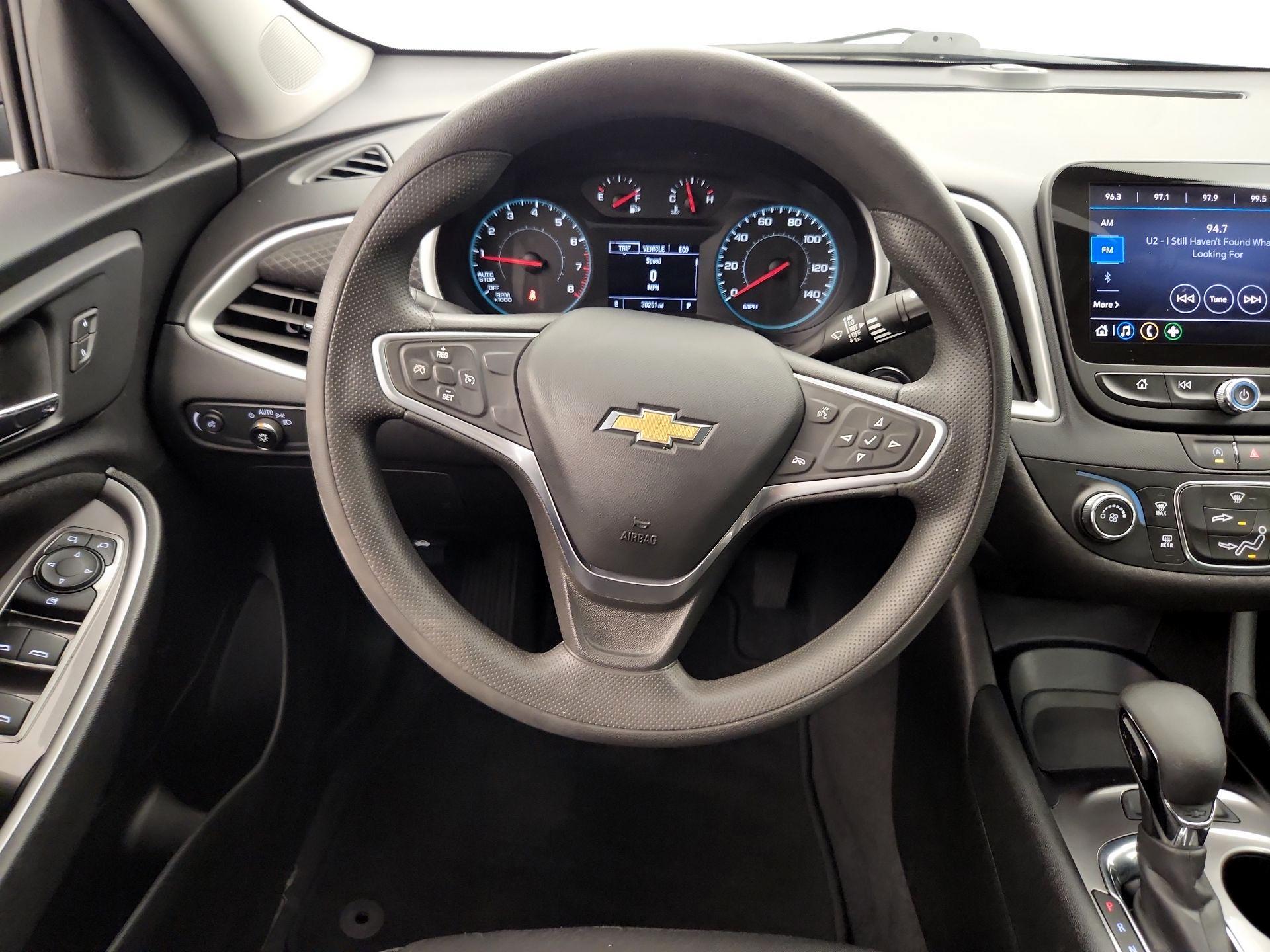 Thumbnail: 2022 Chevrolet Malibu - 10