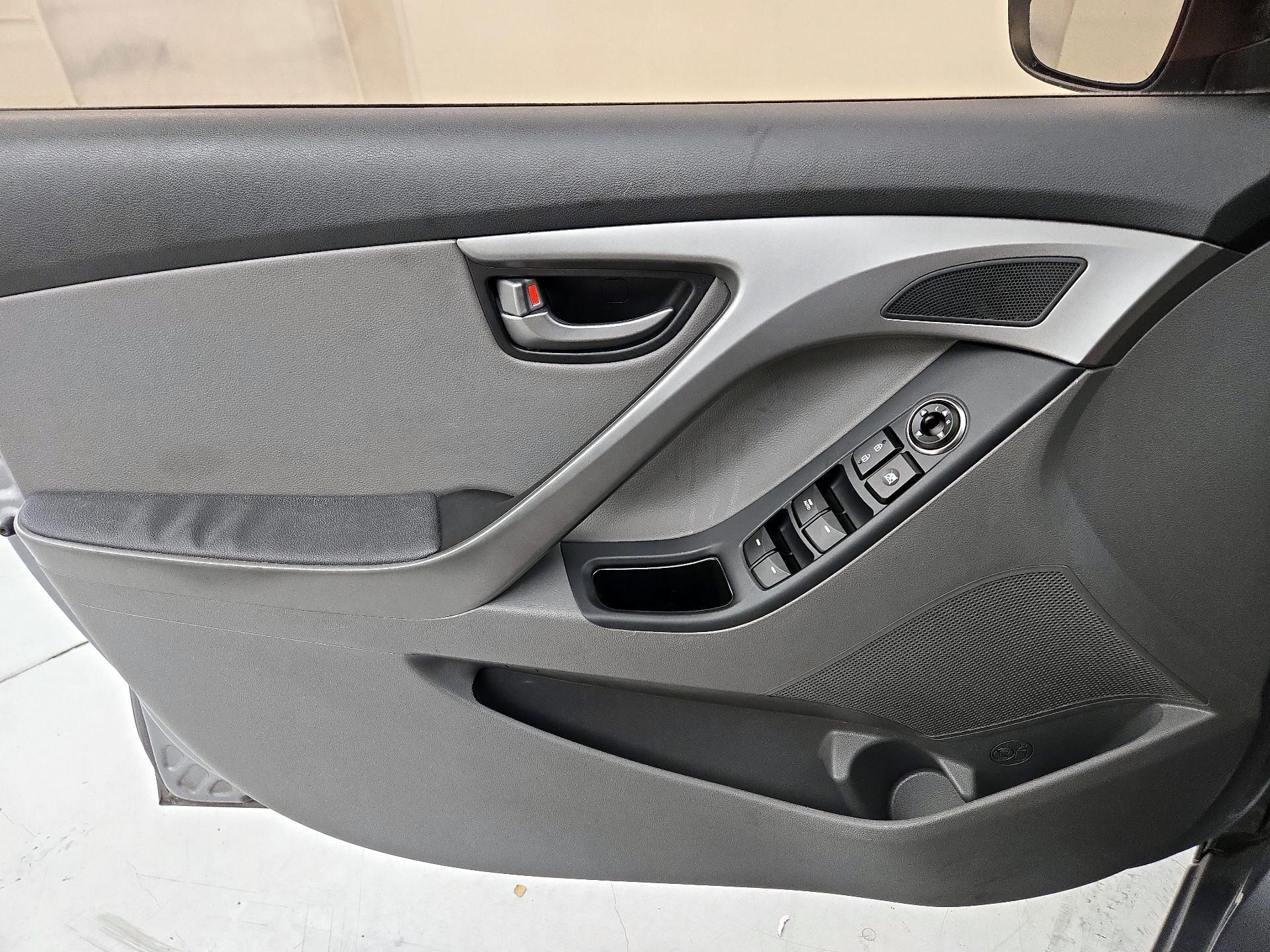 Thumbnail: 2015 Hyundai Elantra - 12