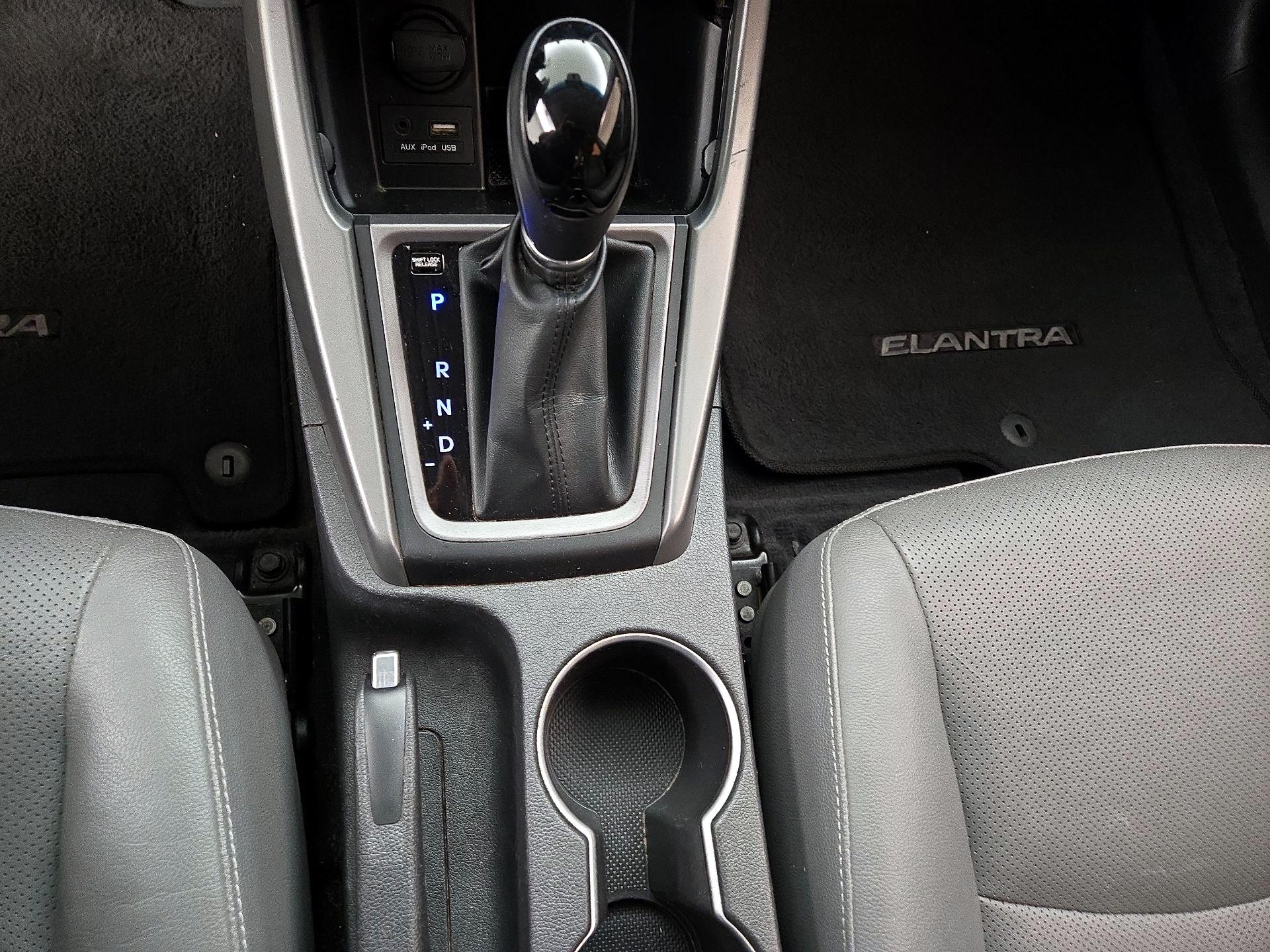 Thumbnail: 2015 Hyundai Elantra - 17