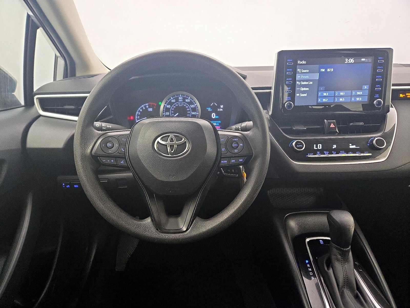 2020 Toyota Corolla LE - Photo 11