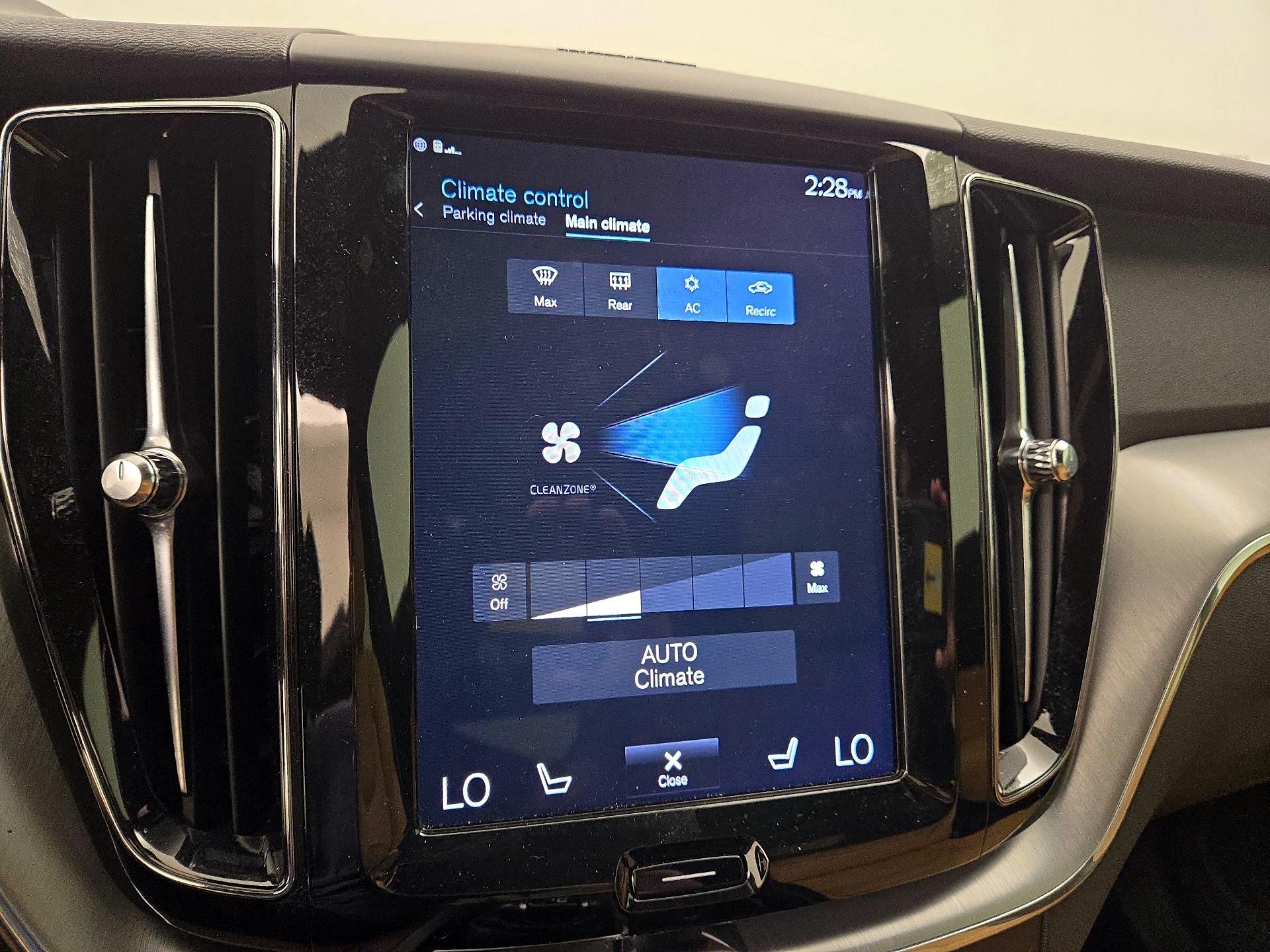 Thumbnail: 2019 Volvo XC60 - 16