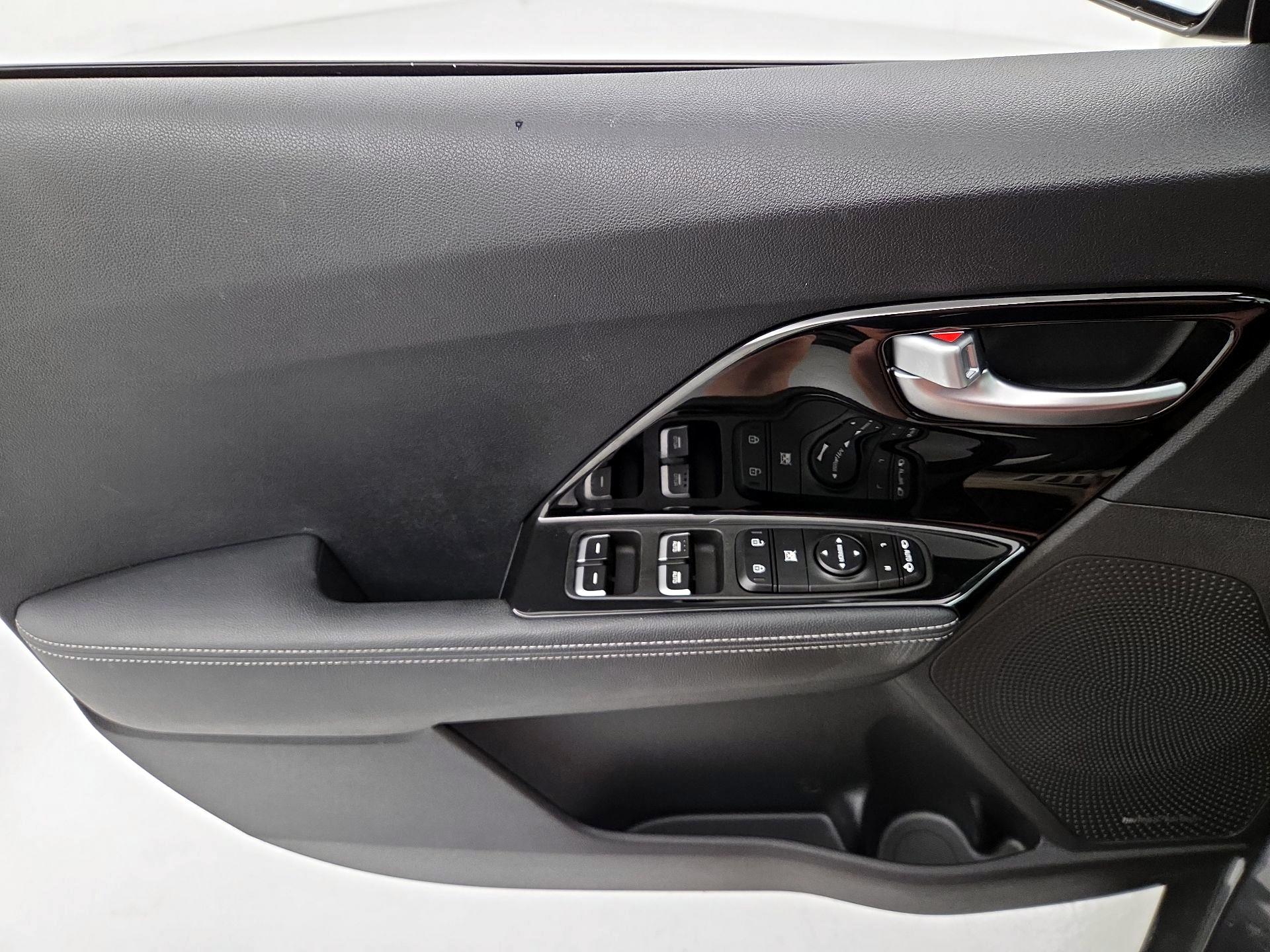 Thumbnail: 2018 Kia Niro - 12