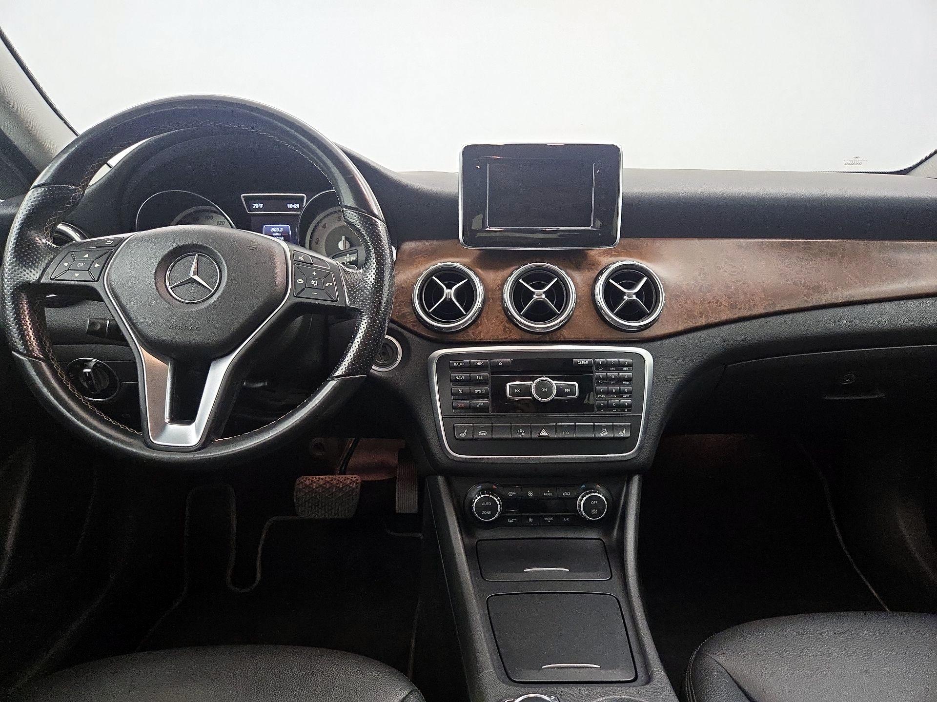Thumbnail: 2015 Mercedes-Benz GLA - 9