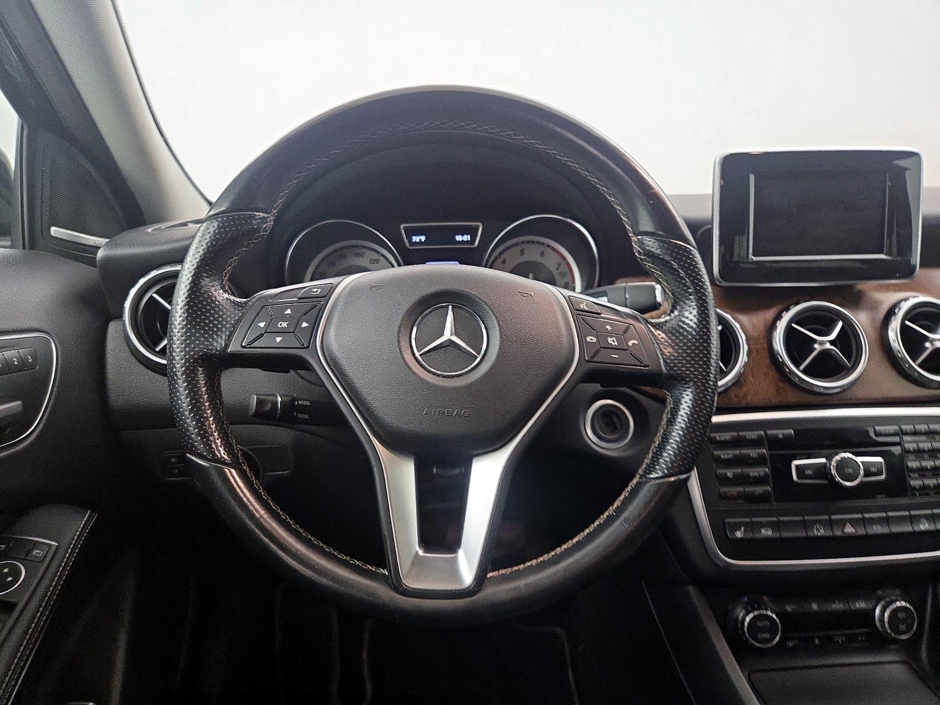 Thumbnail: 2015 Mercedes-Benz GLA - 10