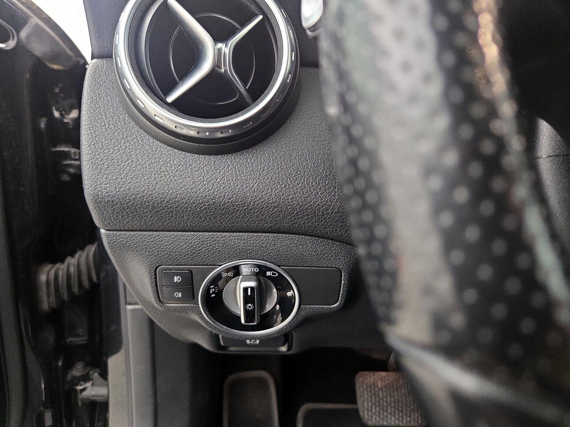 Thumbnail: 2015 Mercedes-Benz GLA - 13