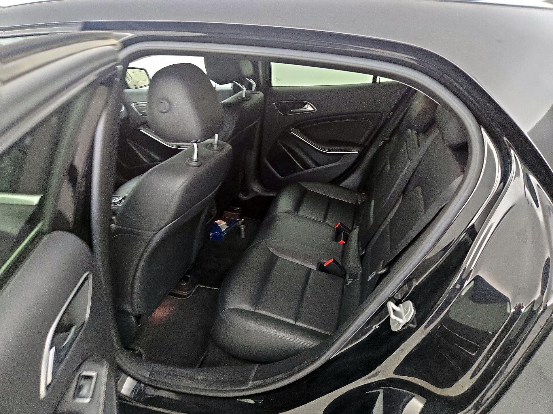 Thumbnail: 2015 Mercedes-Benz GLA - 18