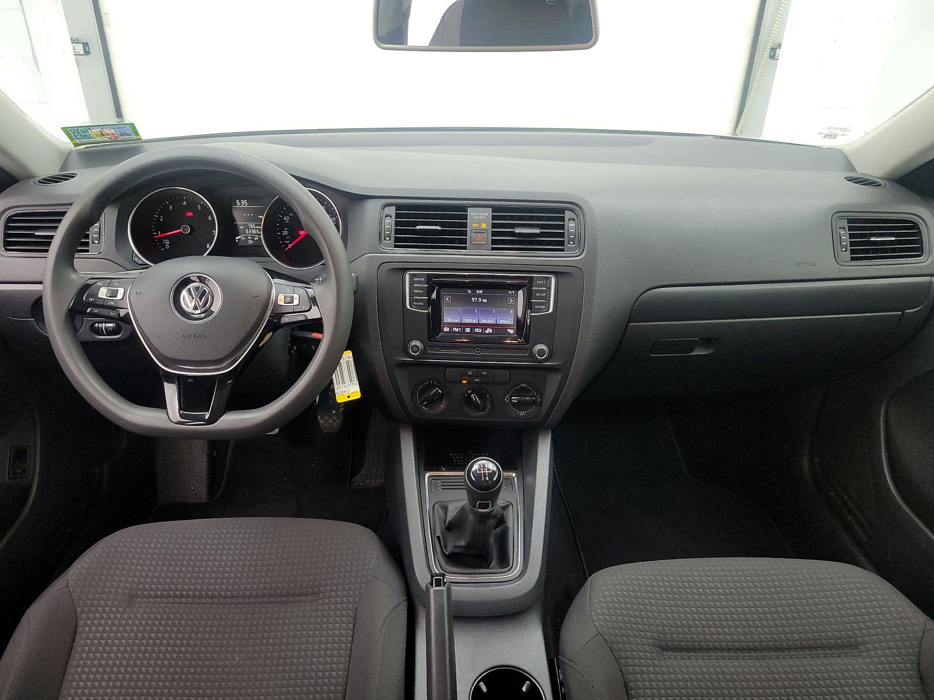 Thumbnail: 2016 Volkswagen Jetta - 9