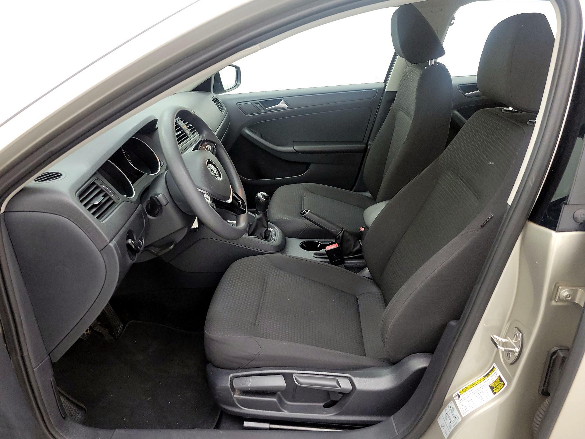 Thumbnail: 2016 Volkswagen Jetta - 11