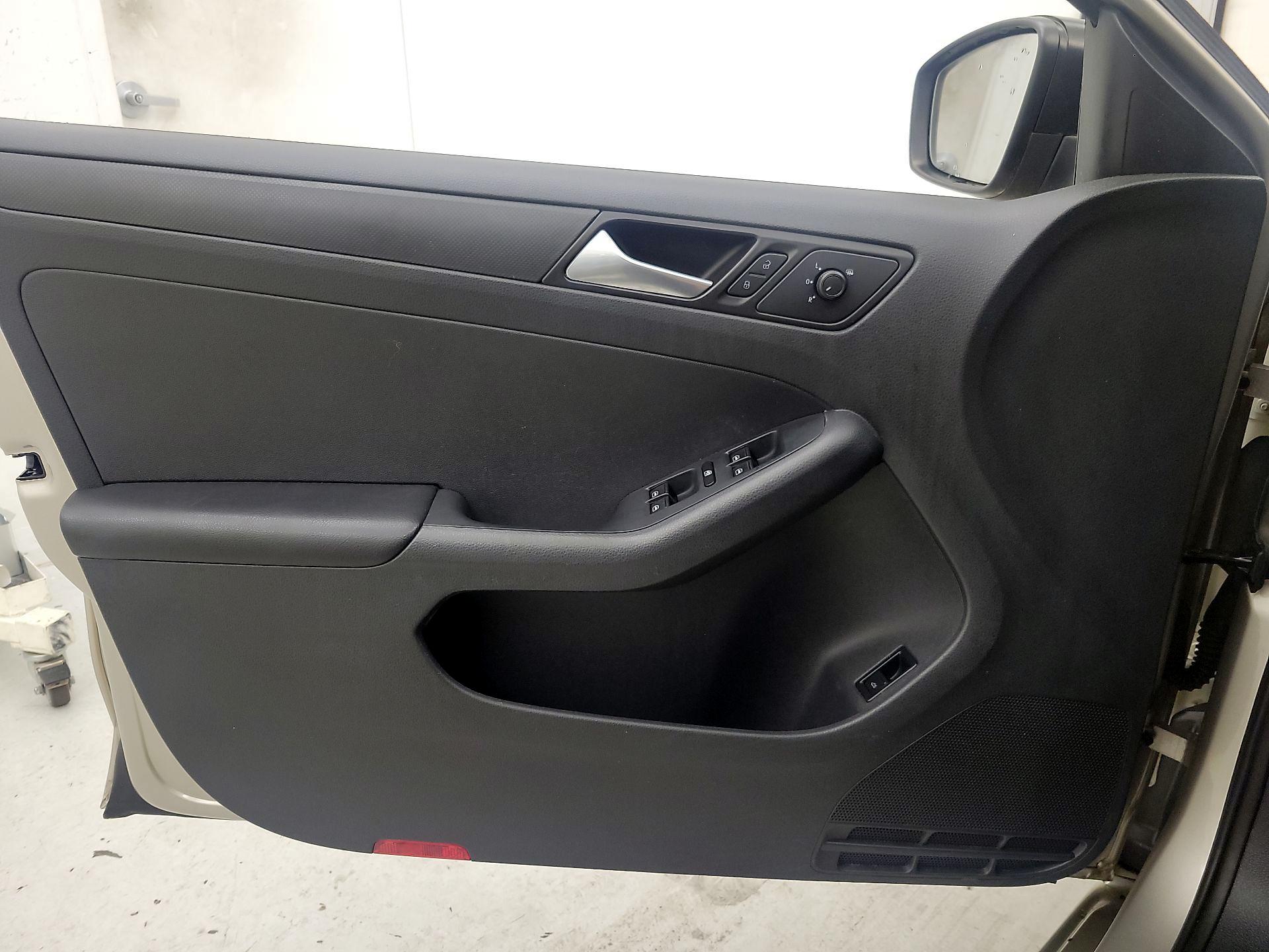 Thumbnail: 2016 Volkswagen Jetta - 12