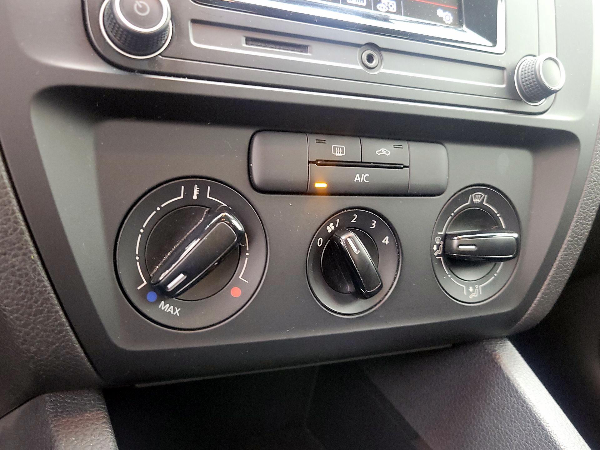 Thumbnail: 2016 Volkswagen Jetta - 15