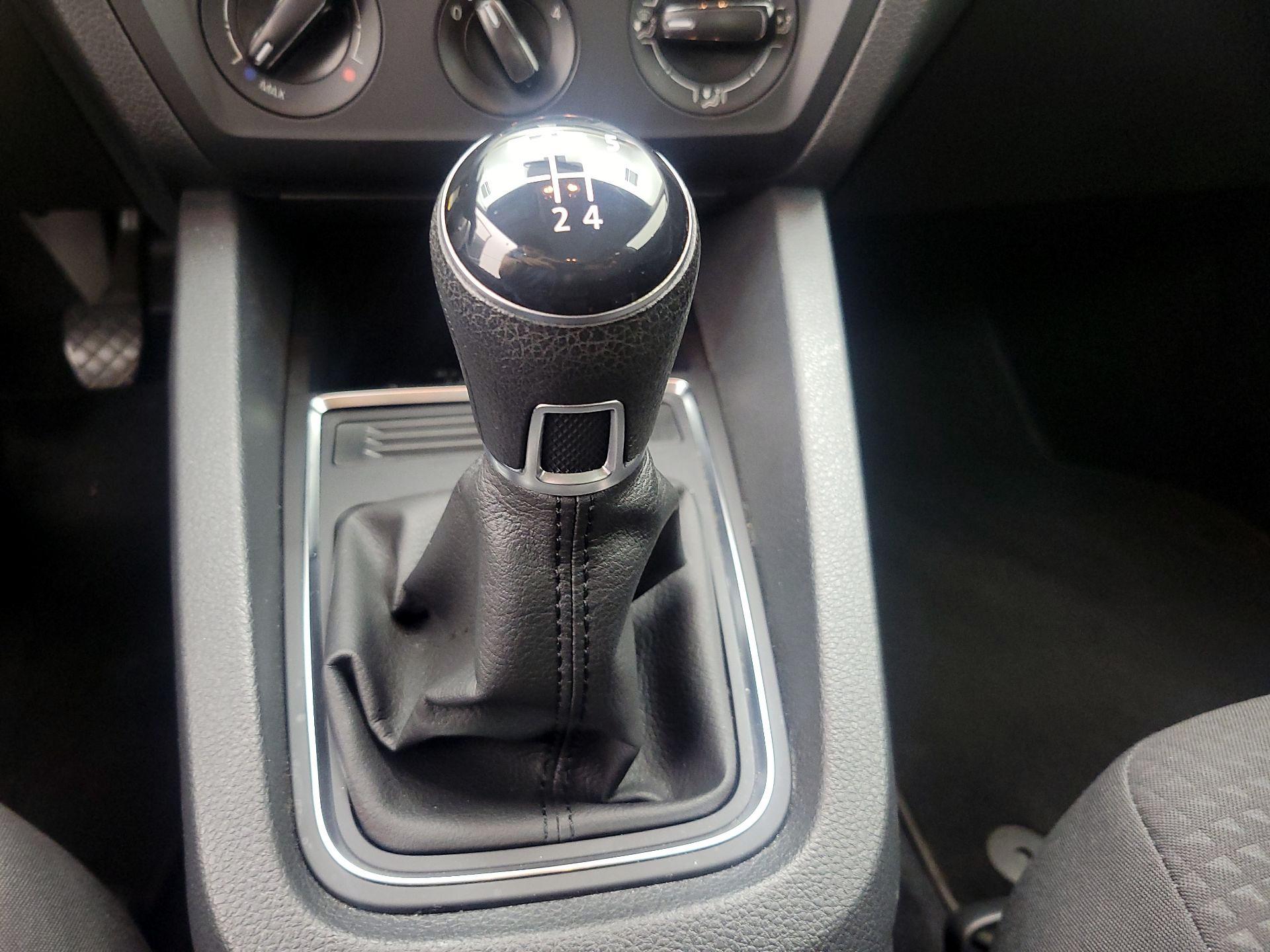 Thumbnail: 2016 Volkswagen Jetta - 16