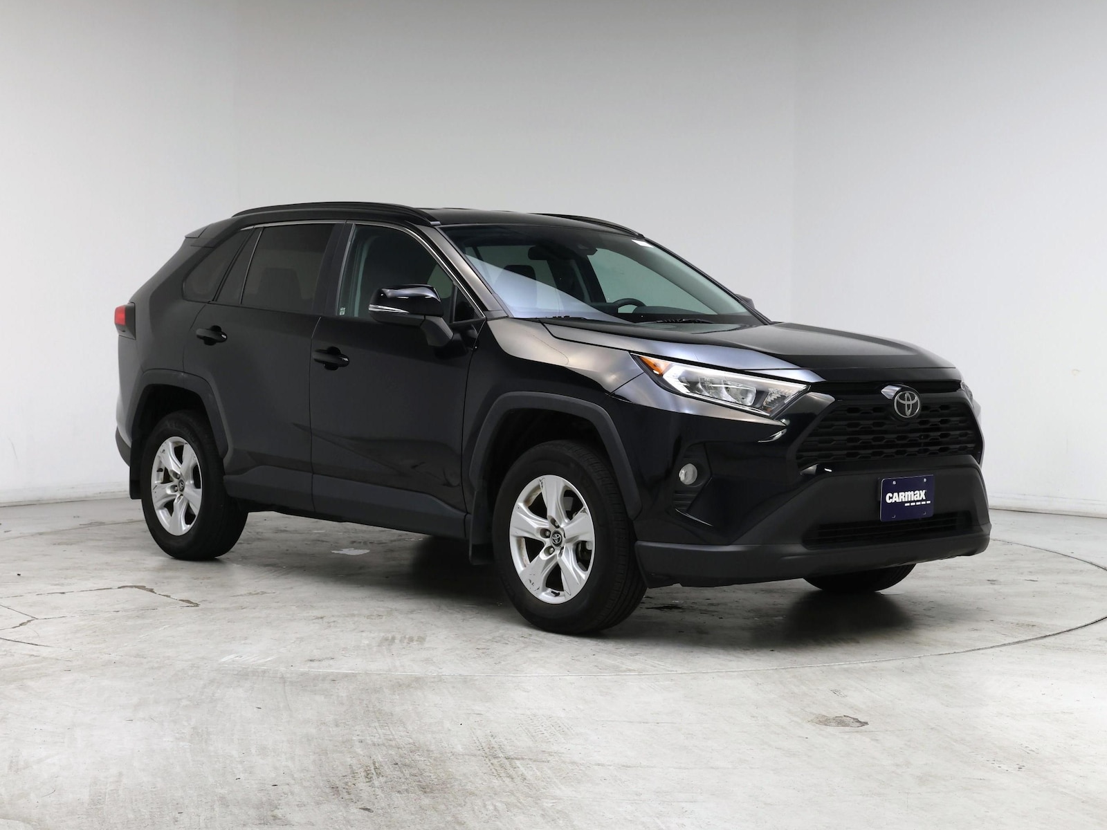 2021 Toyota RAV4 XLE - Photo 2