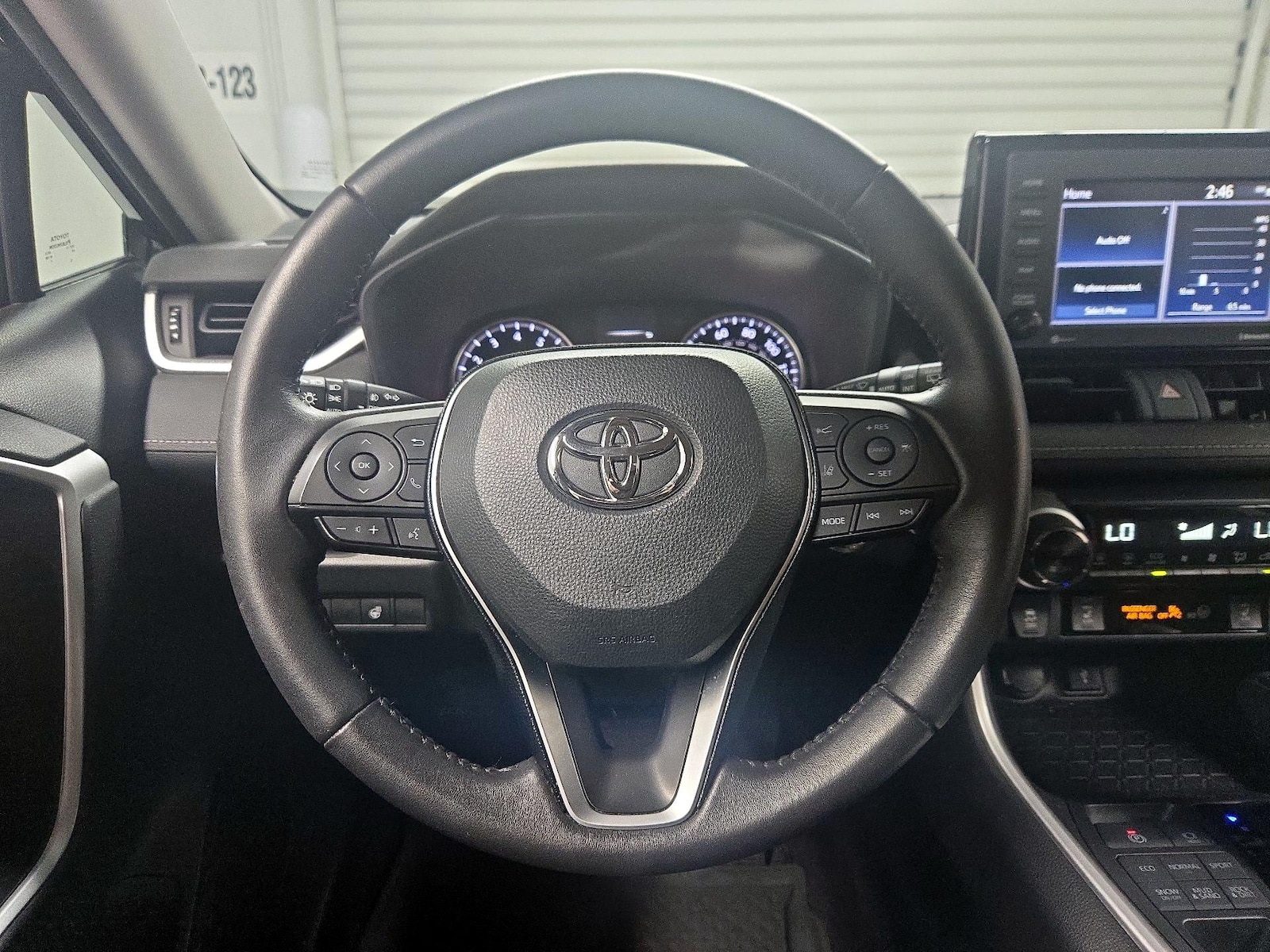 2021 Toyota RAV4 XLE - Photo 11