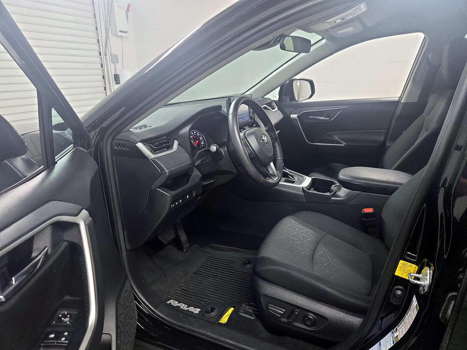 2021 Toyota RAV4 XLE - Photo 12