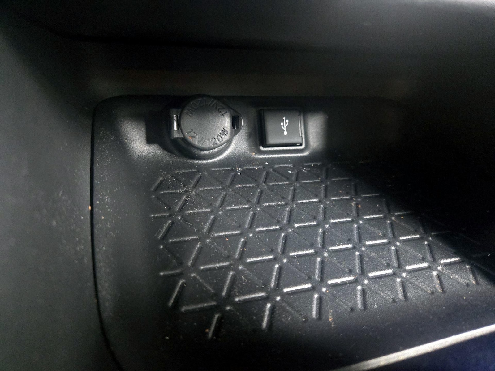 2021 Toyota RAV4 XLE - Photo 19