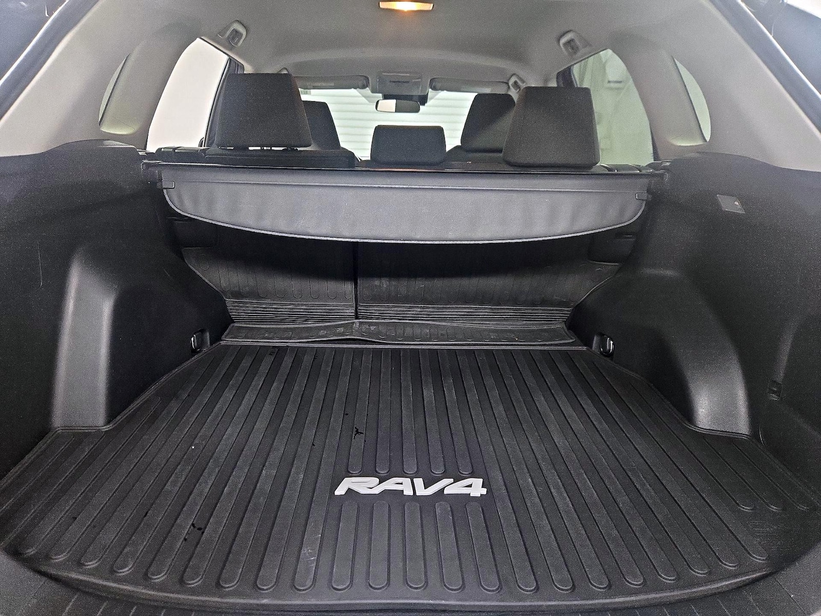 2021 Toyota RAV4 XLE - Photo 21