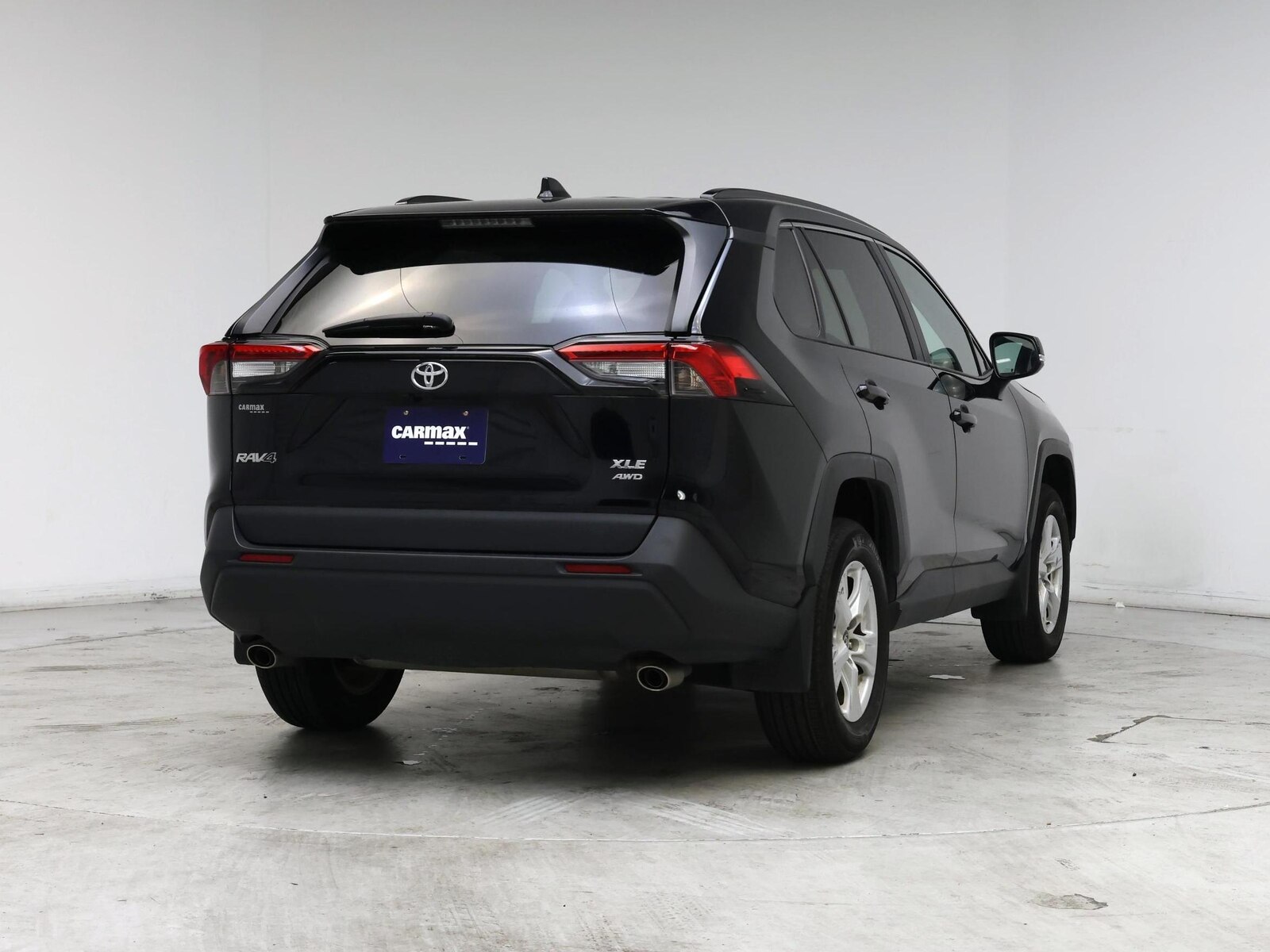 2021 Toyota RAV4 XLE - Photo 9