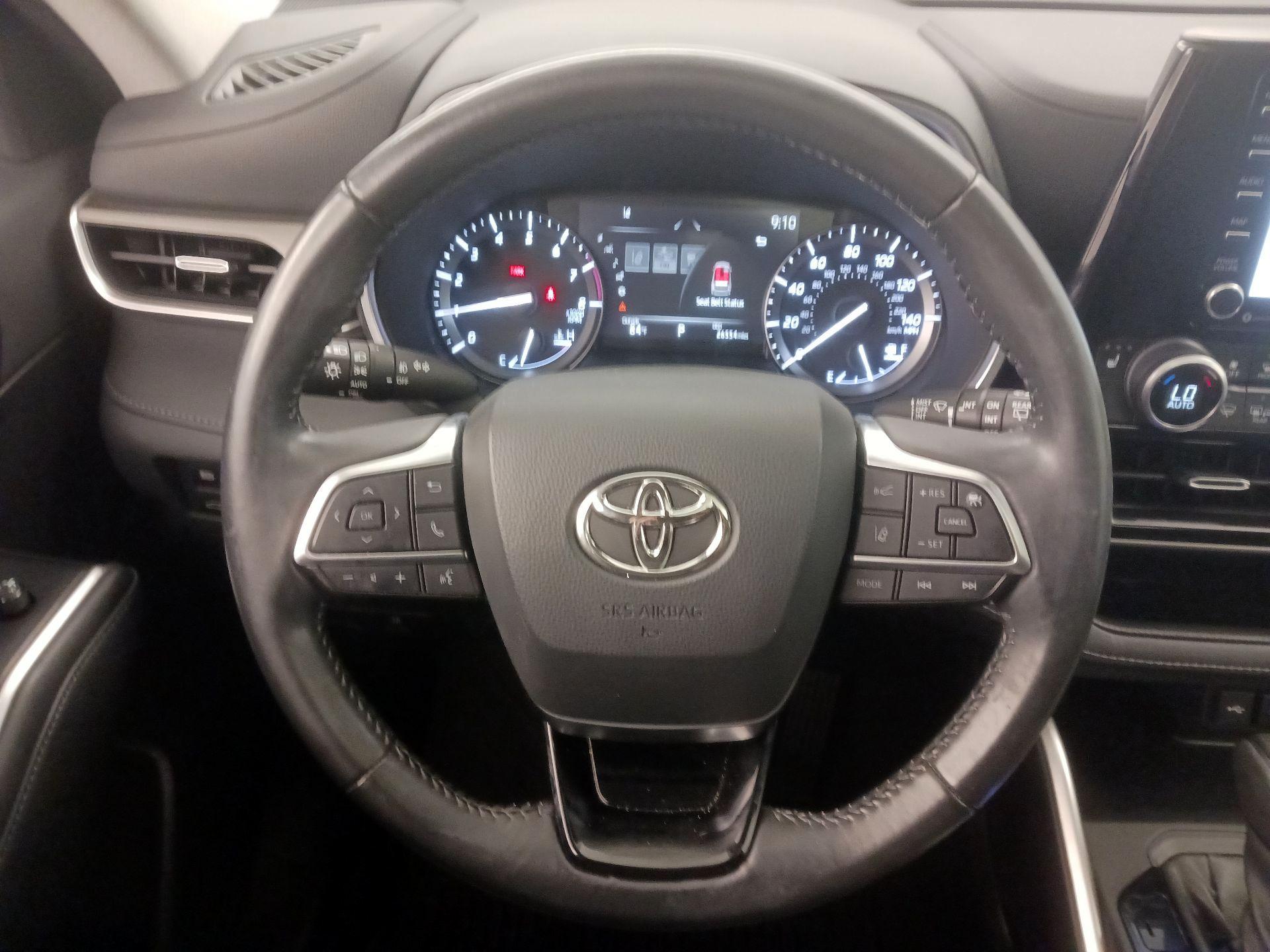 Thumbnail: 2021 Toyota Highlander - 10