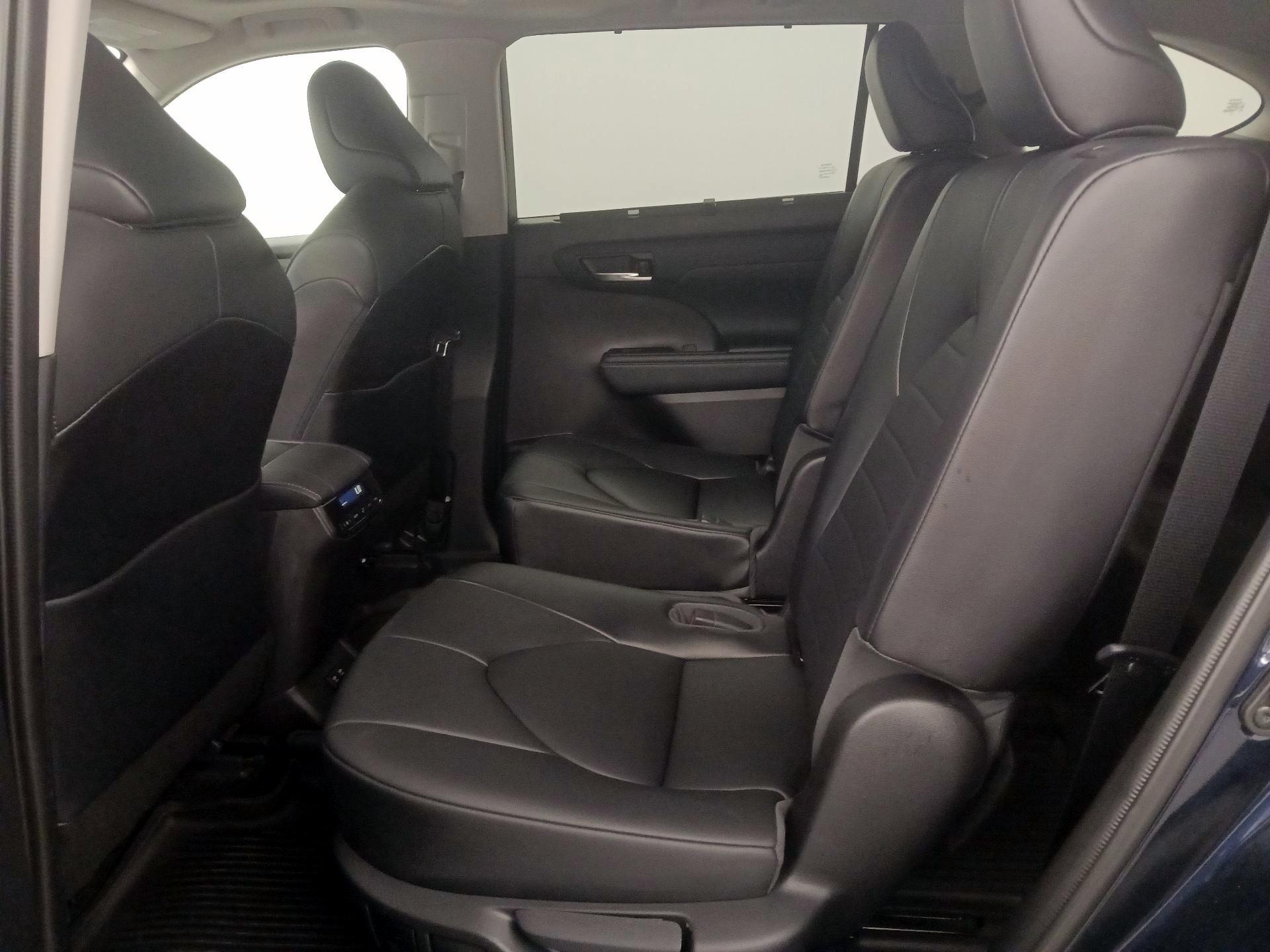 Thumbnail: 2021 Toyota Highlander - 20