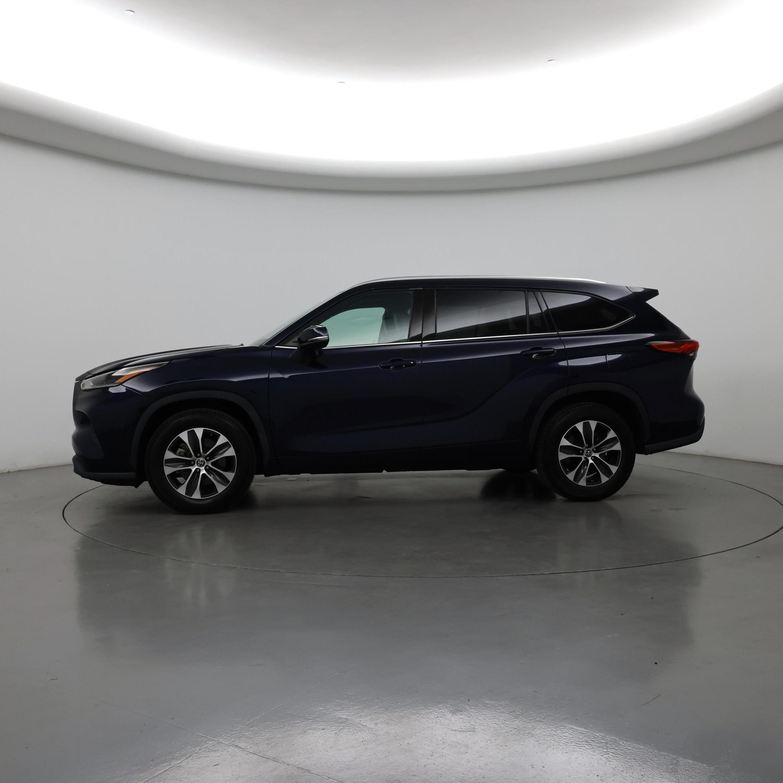 Thumbnail: 2021 Toyota Highlander - 3