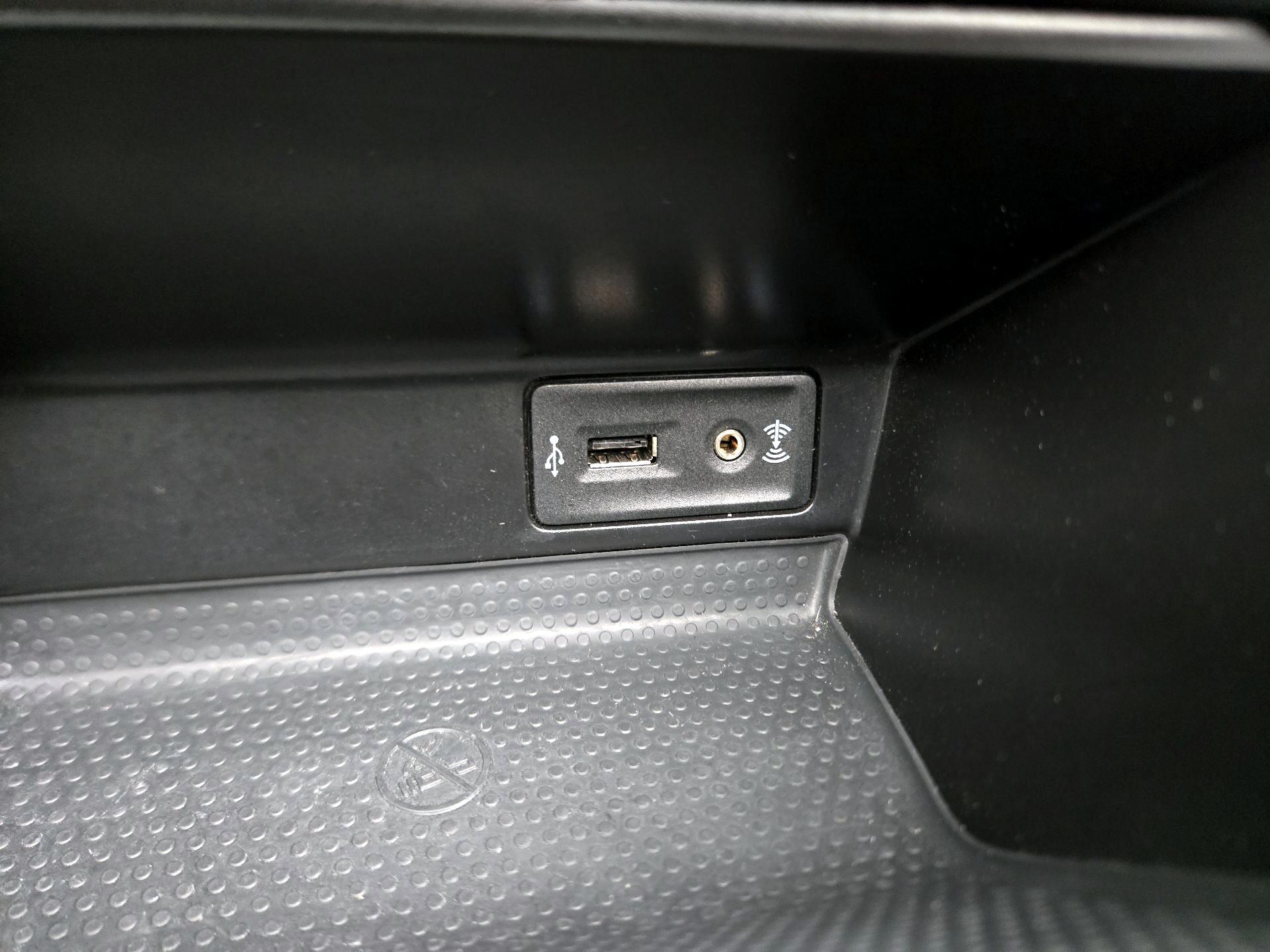 Thumbnail: 2019 Volkswagen Beetle - 17