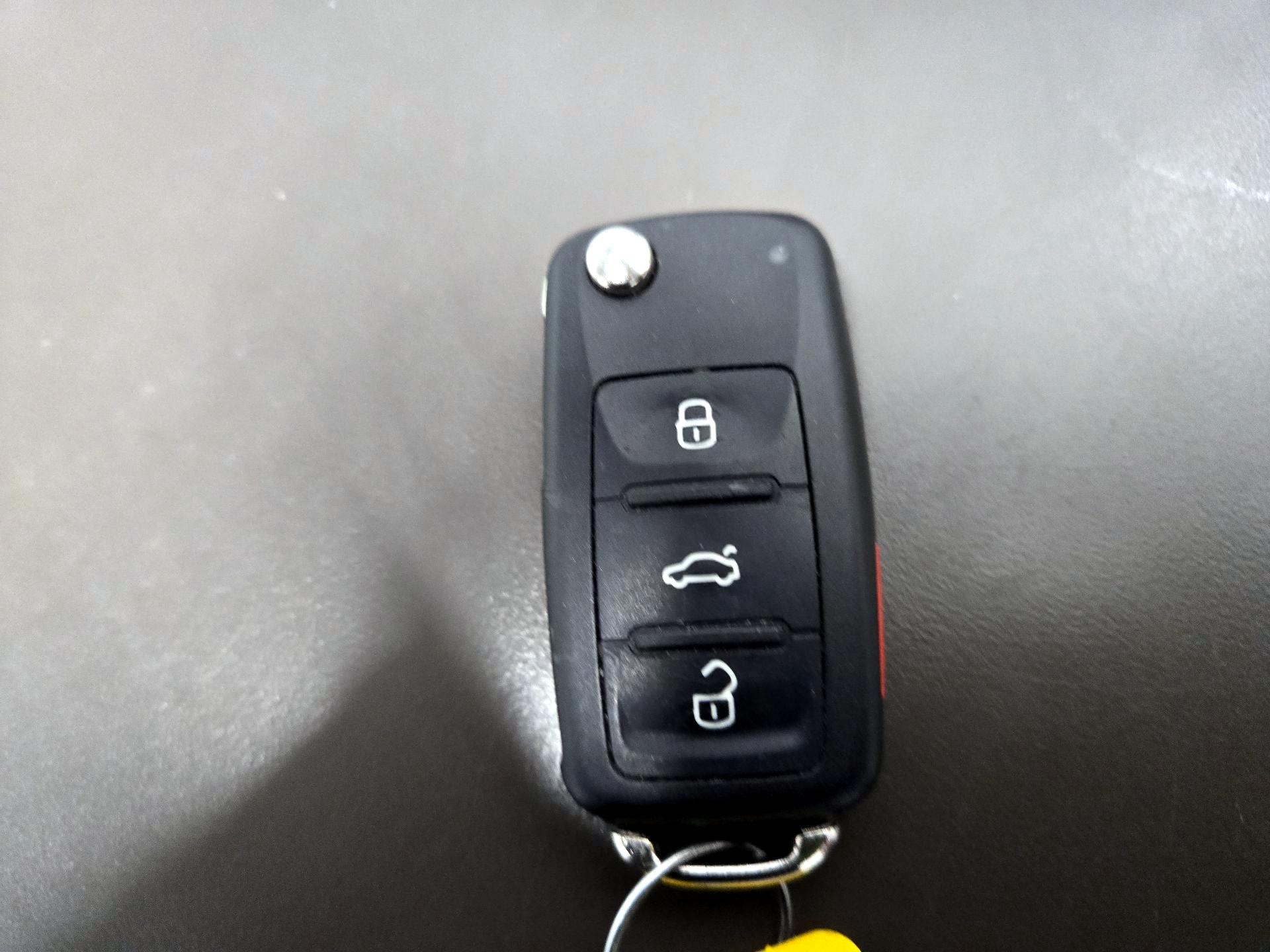 Thumbnail: 2019 Volkswagen Beetle - 20