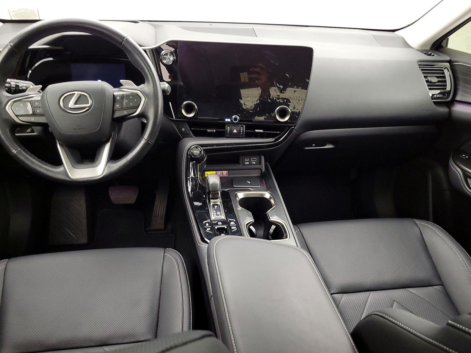 2024 Lexus NX PHEV 450h+ - Photo 10