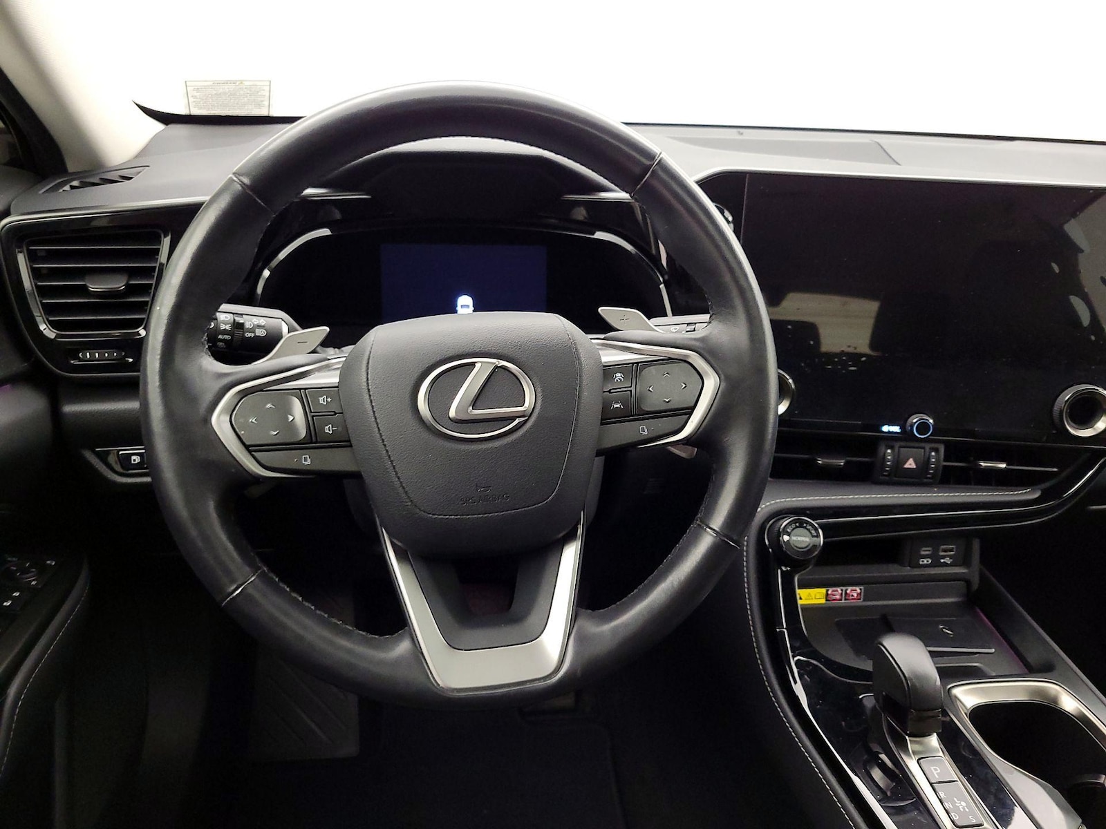 2024 Lexus NX PHEV 450h+ - Photo 11
