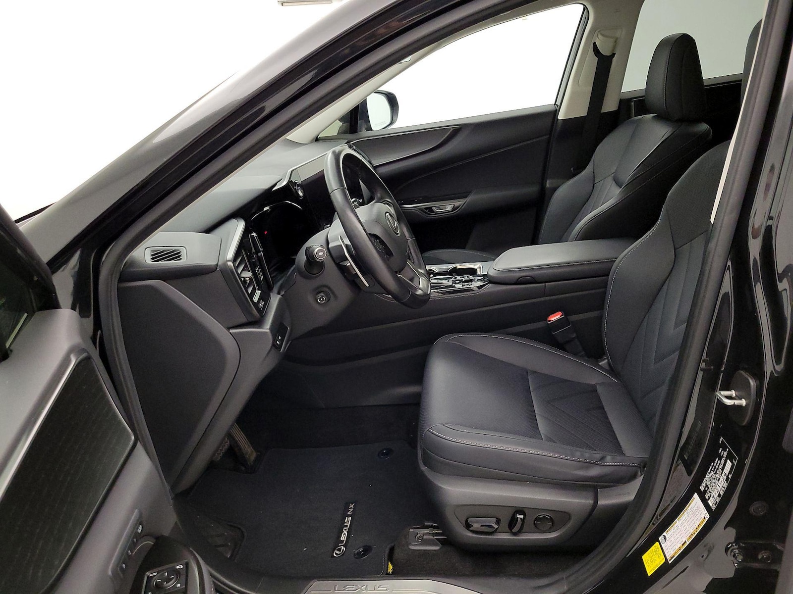 2024 Lexus NX PHEV 450h+ - Photo 12