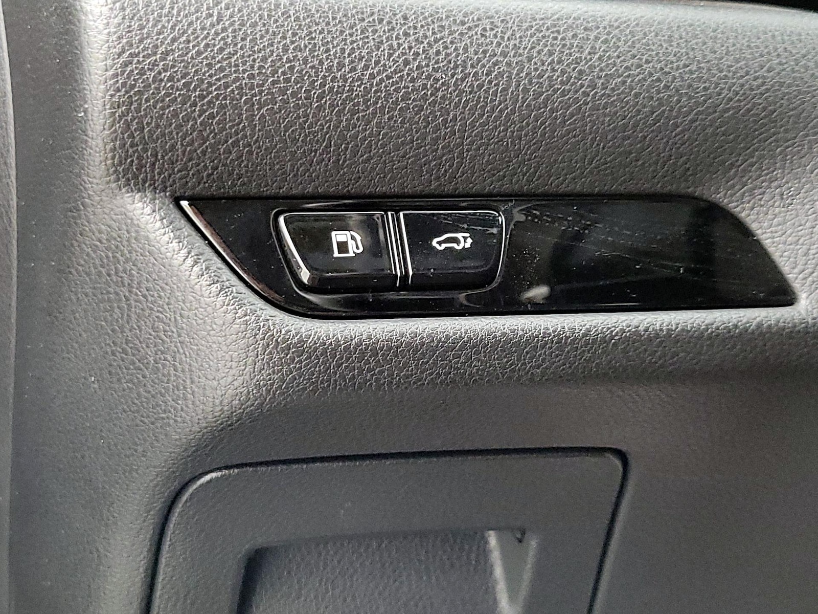 2024 Lexus NX PHEV 450h+ - Photo 14
