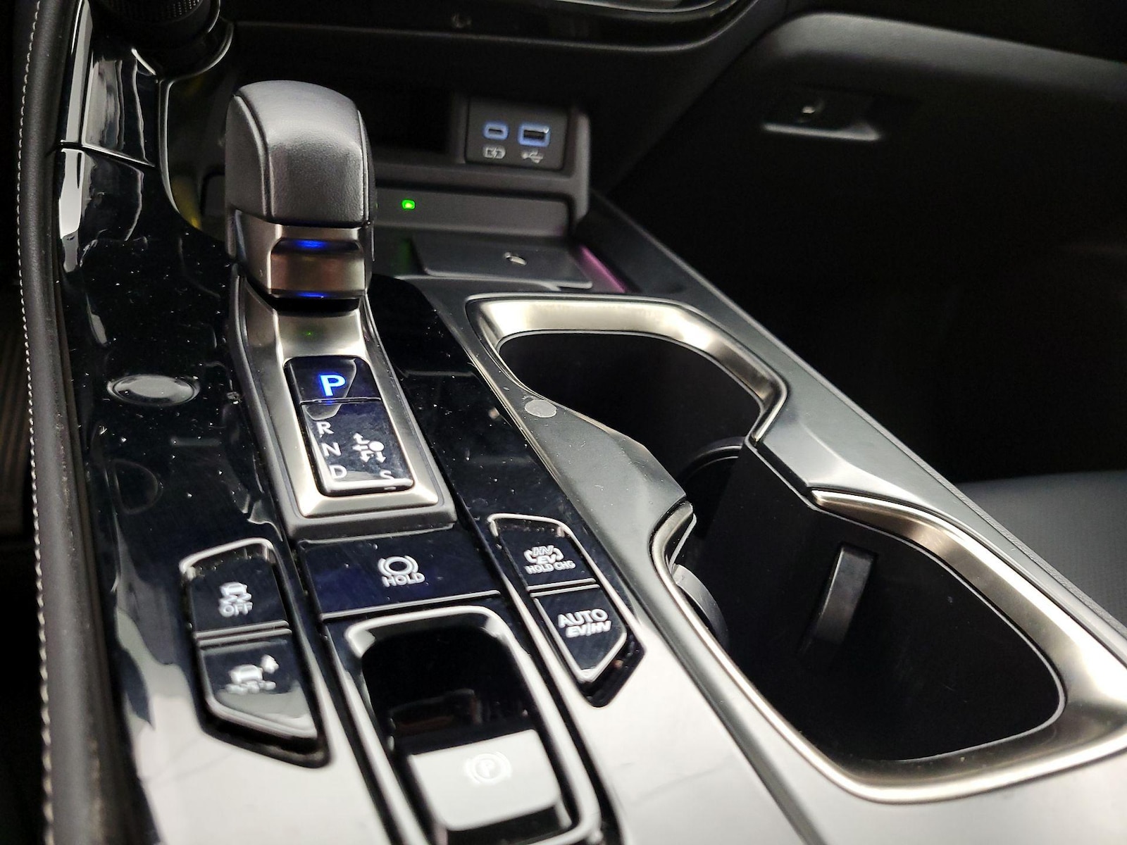 2024 Lexus NX PHEV 450h+ - Photo 18