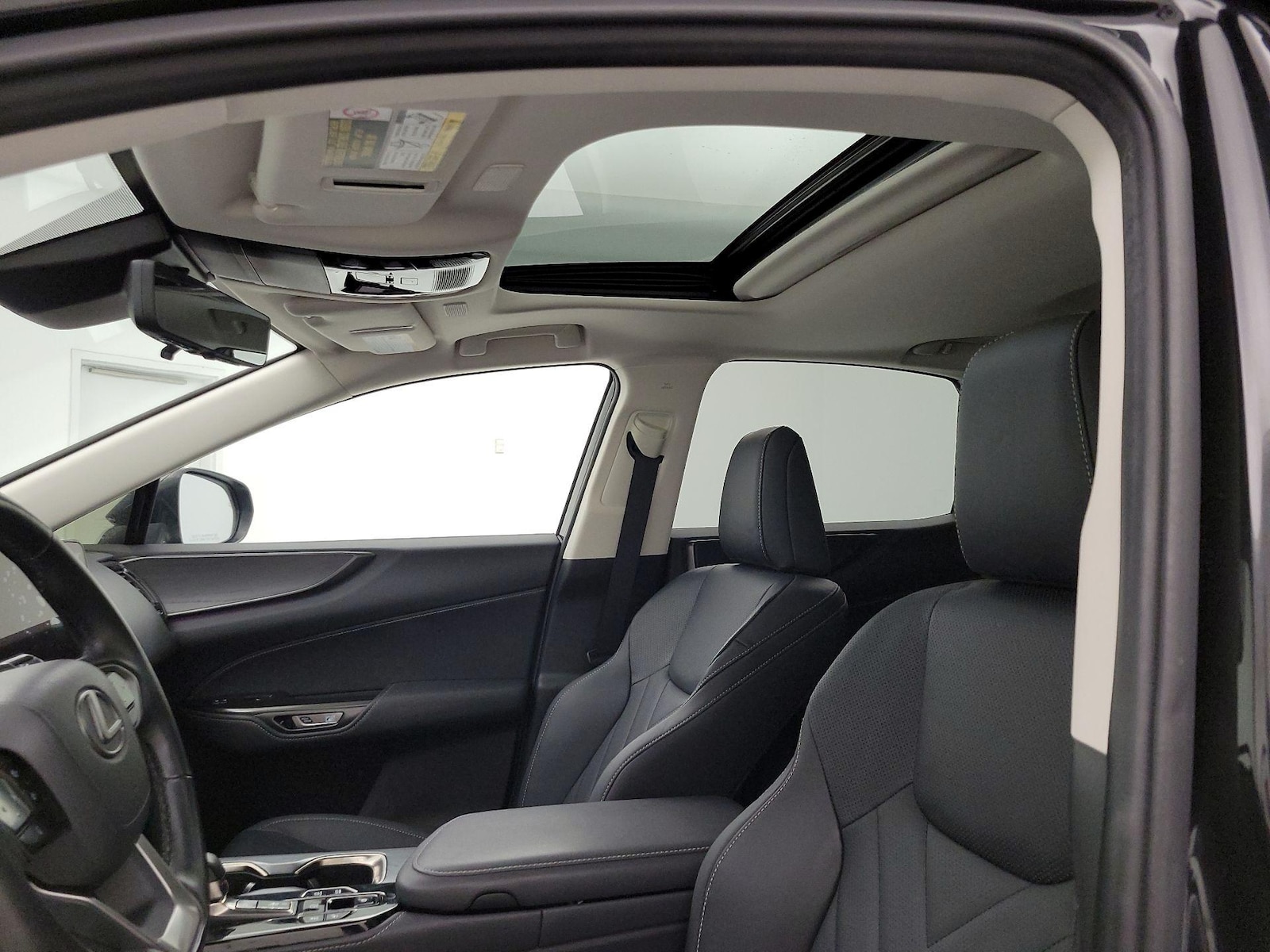 2024 Lexus NX PHEV 450h+ - Photo 19