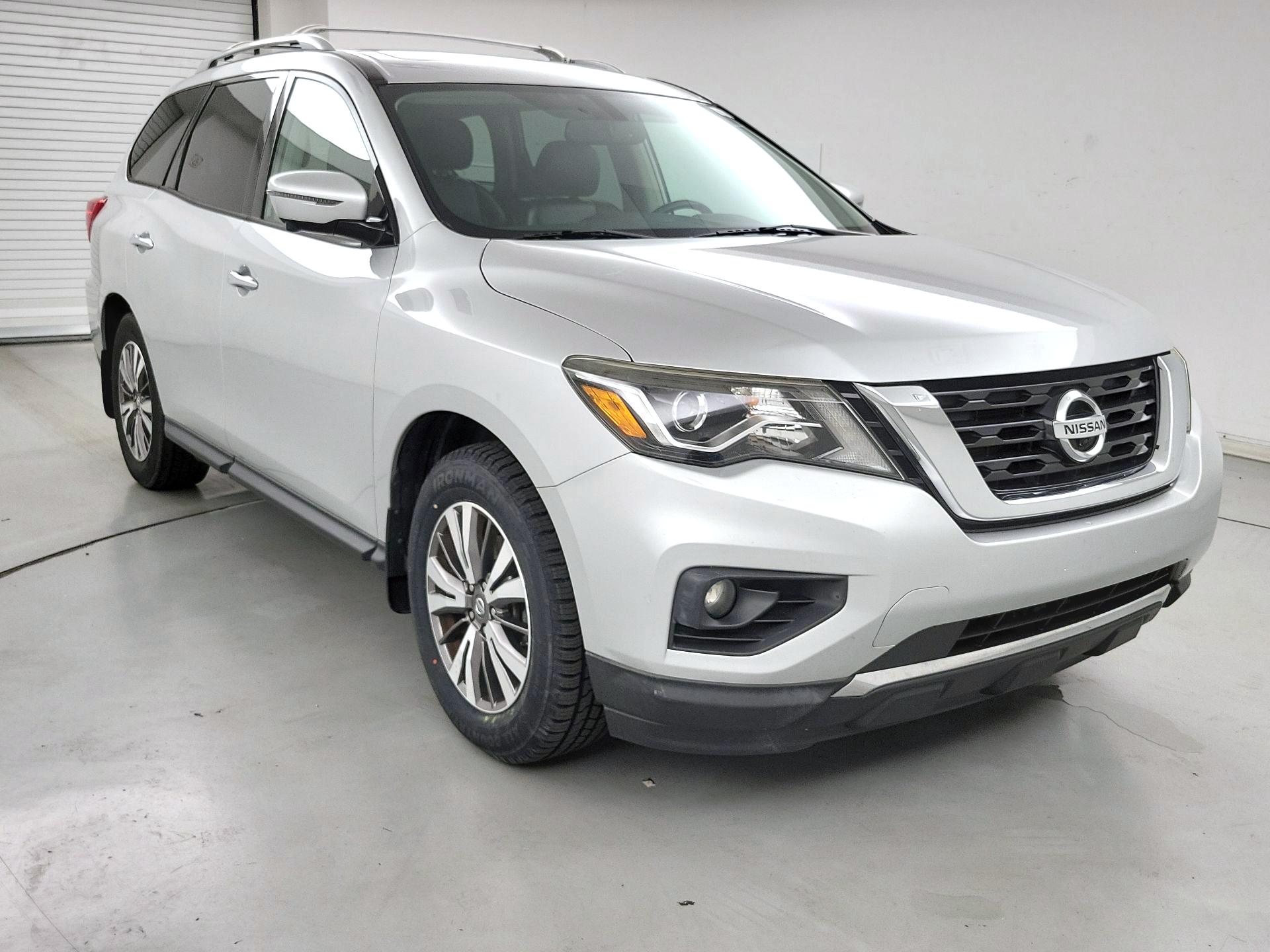 Thumbnail: 2017 Nissan Pathfinder - 1