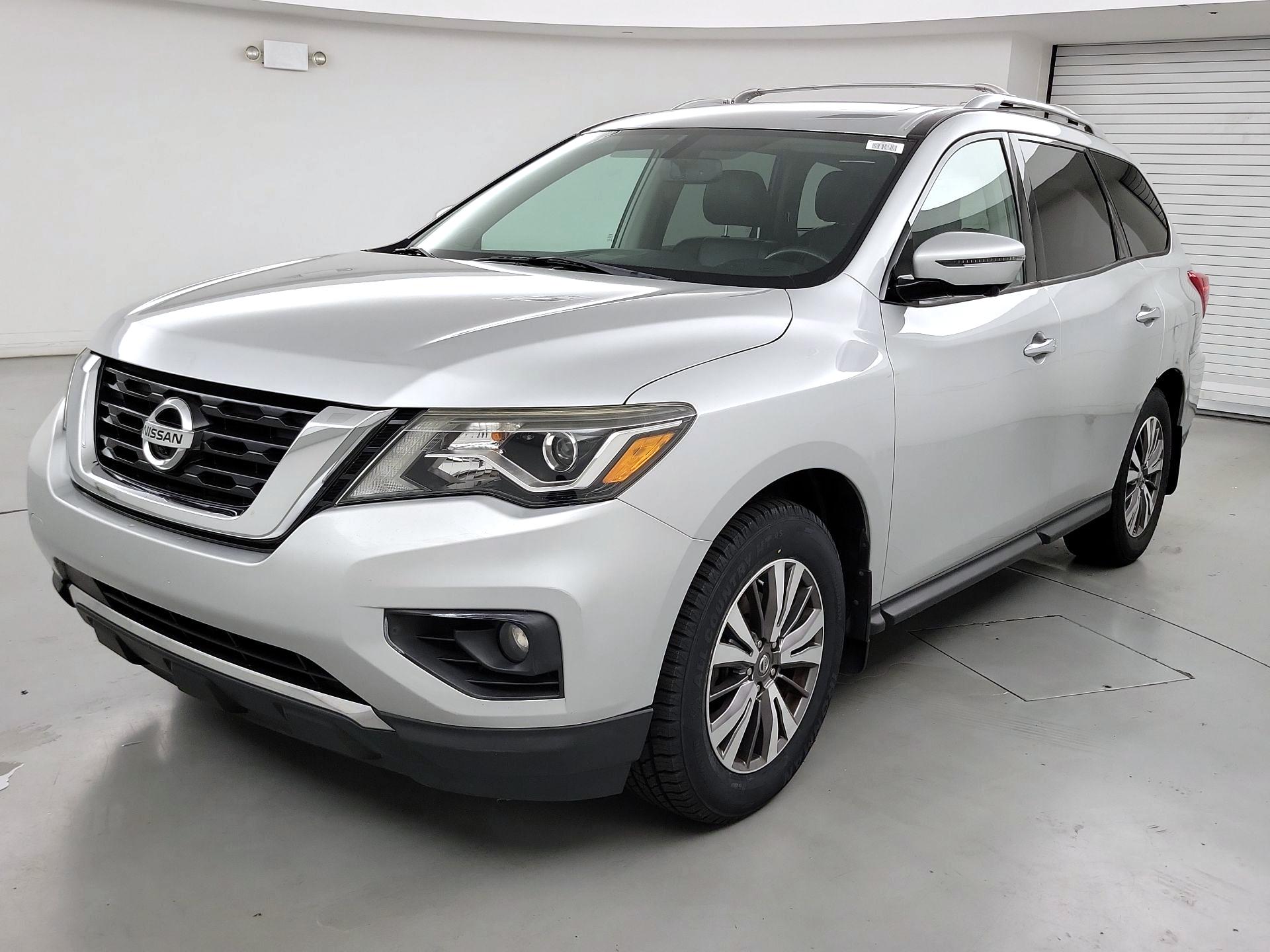 Thumbnail: 2017 Nissan Pathfinder - 3