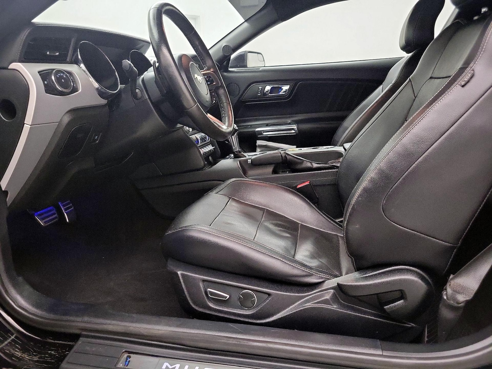2016 Ford Mustang EcoBoost Premium - Photo 12