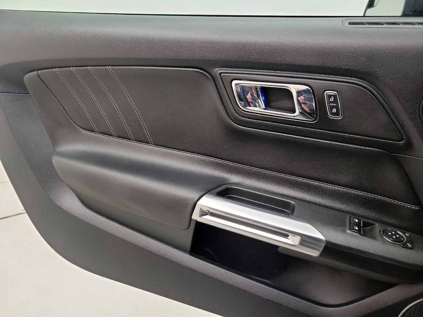 2016 Ford Mustang EcoBoost Premium - Photo 13