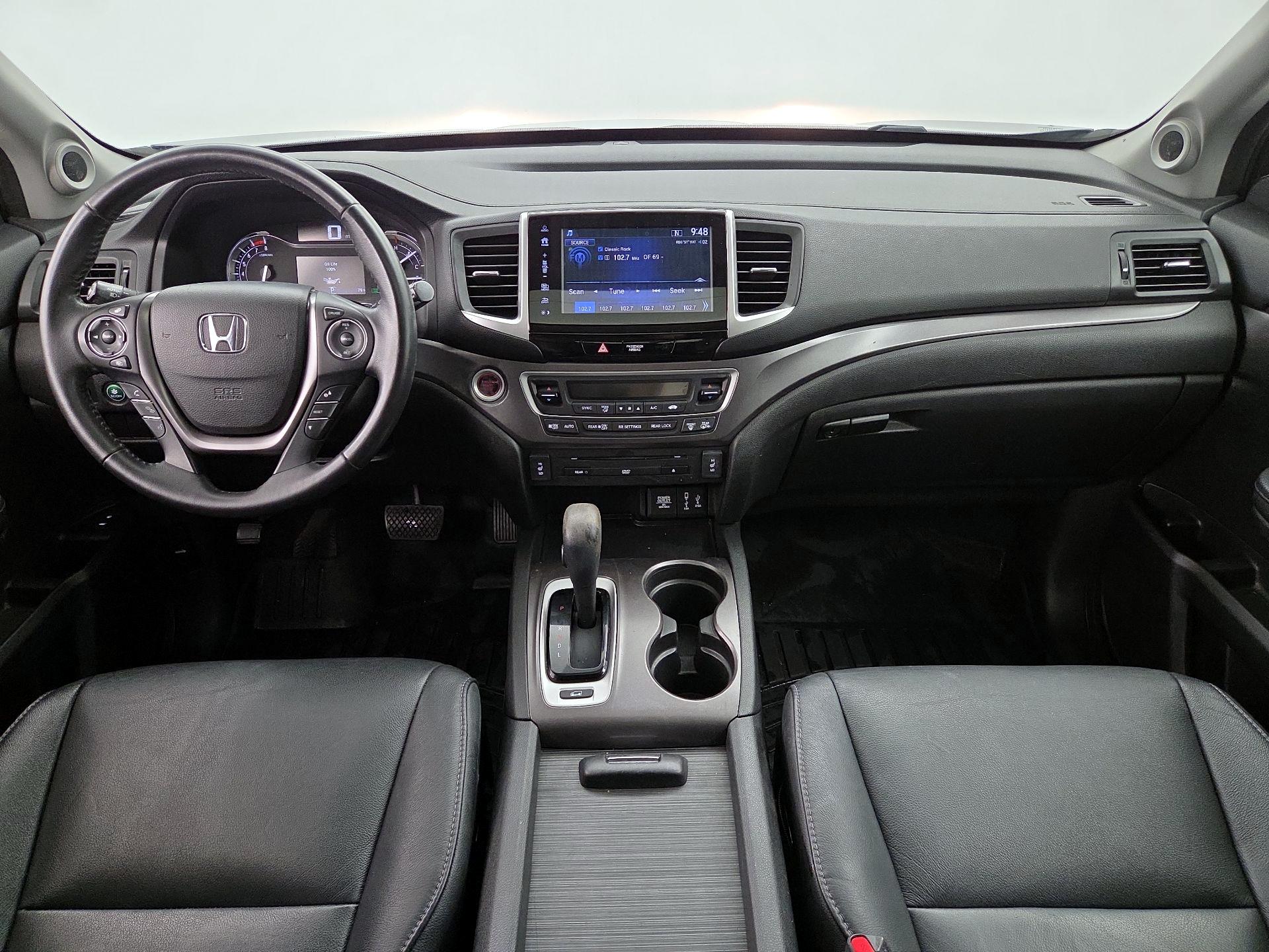 Thumbnail: 2017 Honda Pilot - 9