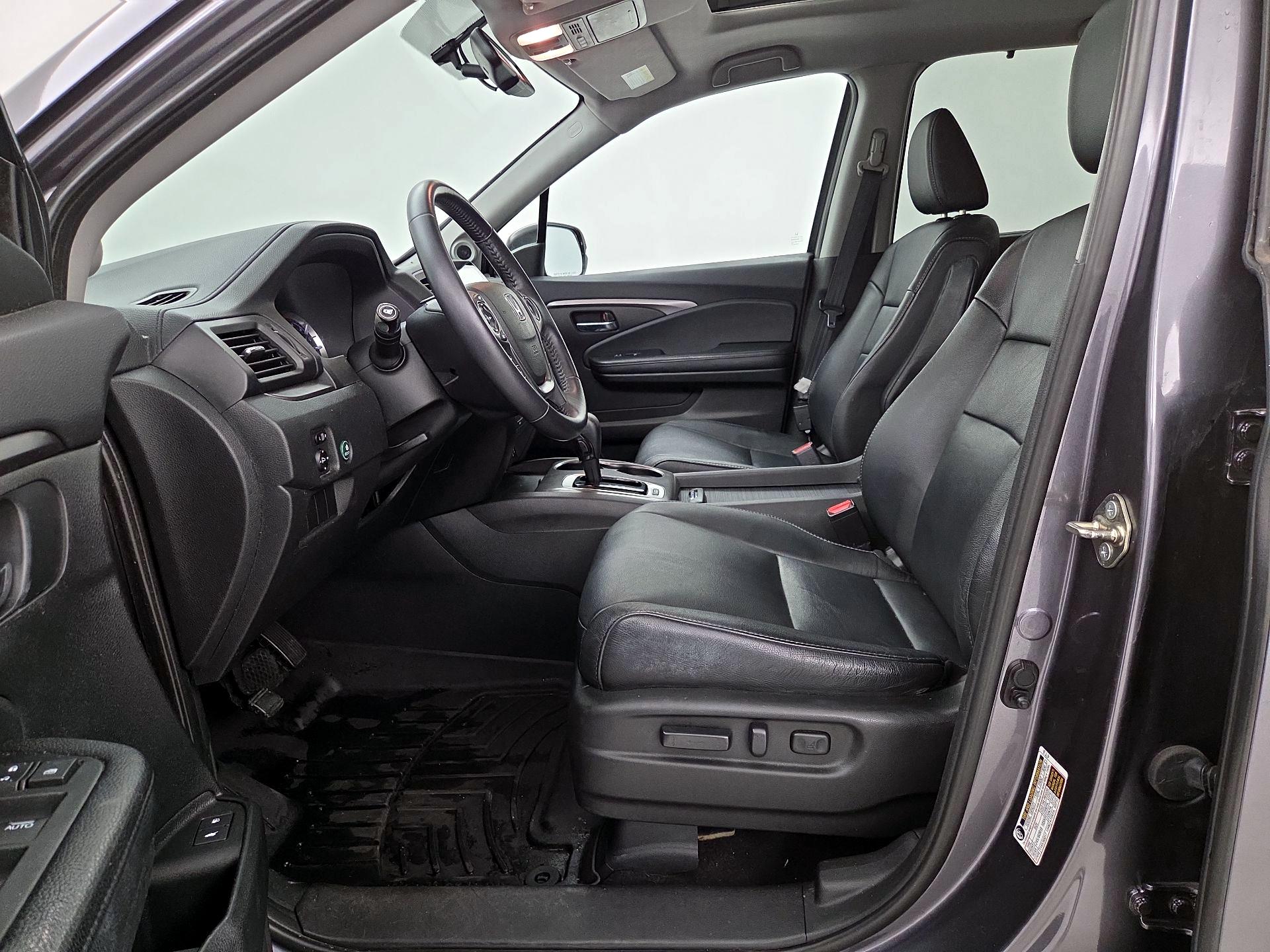 Thumbnail: 2017 Honda Pilot - 11