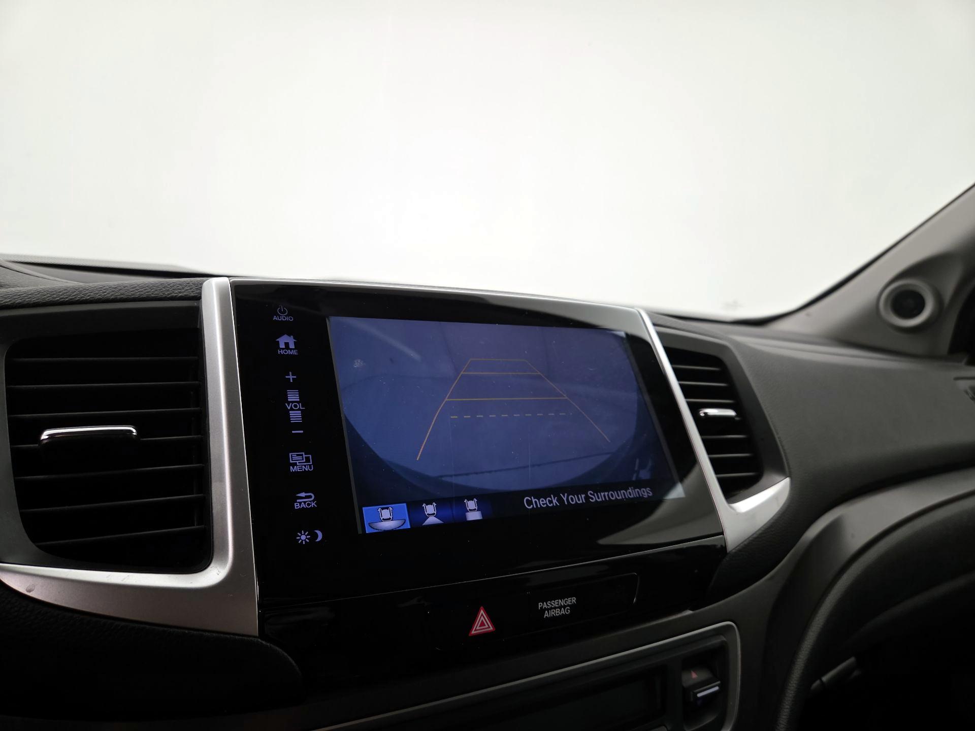 Thumbnail: 2017 Honda Pilot - 14